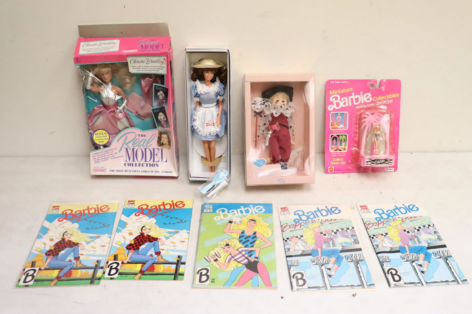 2 Barbie dolls, one Ginny doll and Barbie comics: 2 Barbie dolls, one Ginny doll and Barbie comics