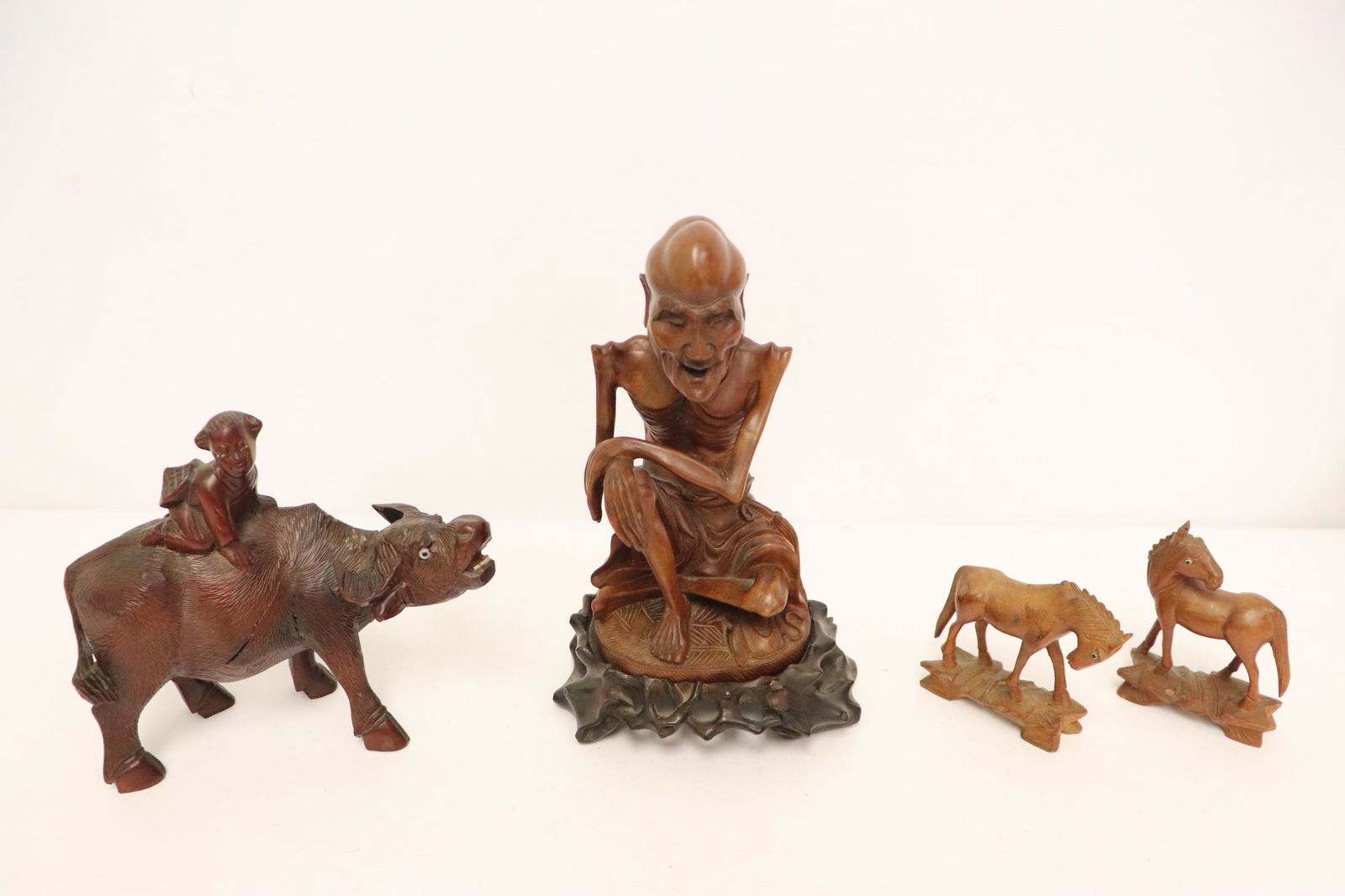 4 Chinese wood carvings (1 of 10)