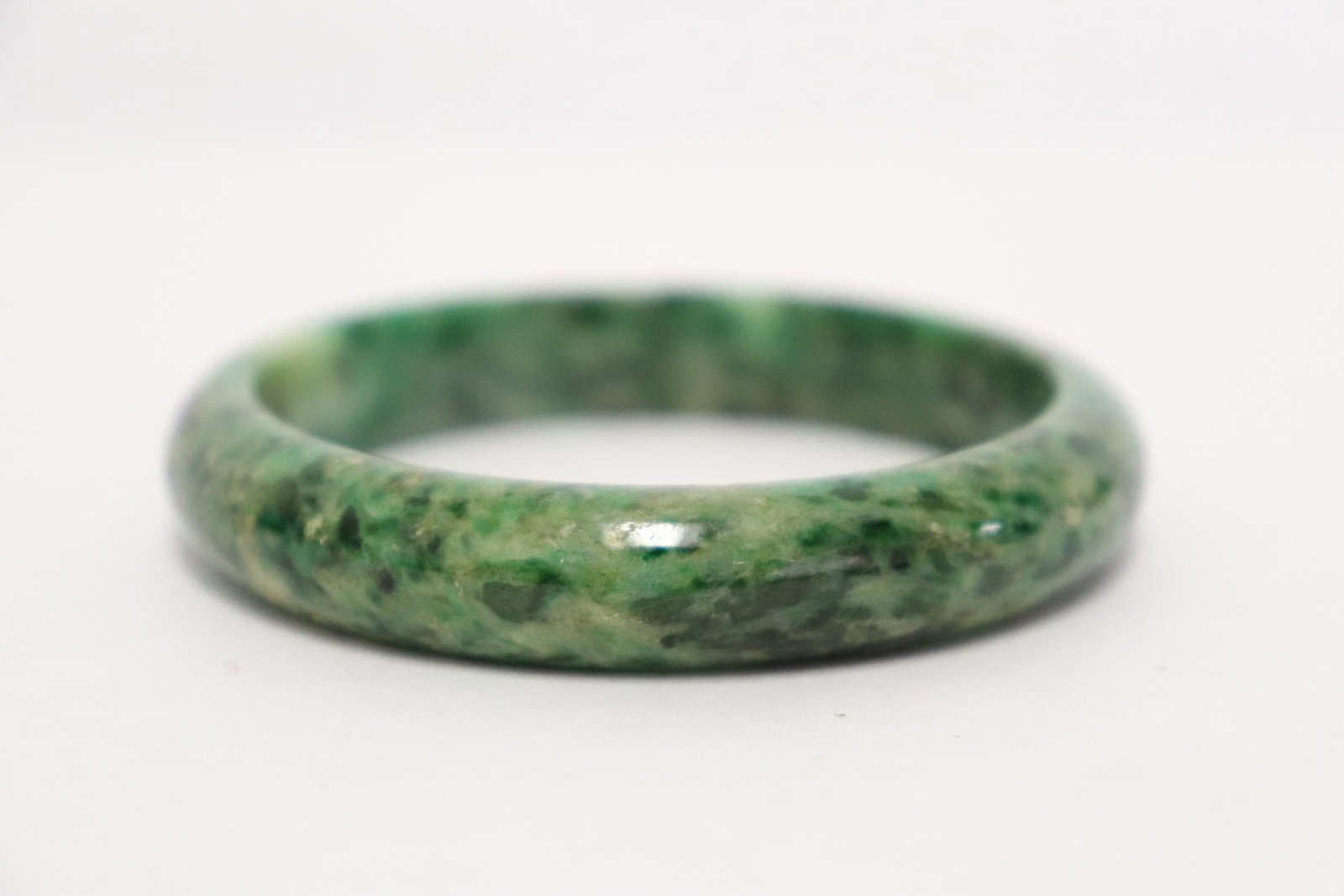 Chinese jadeite like bangle: Chinese jadeite like bangle, 0.5"x2.83"od(2.35"id)