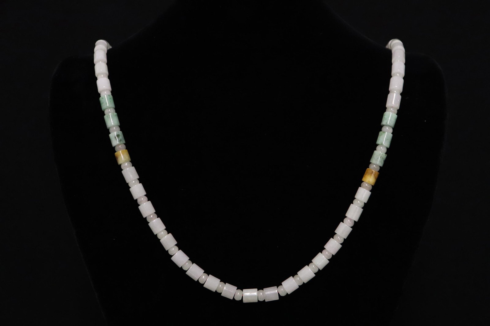 Chinese tubular motif jadeite bead necklace: Chinese tubular motif jadeite bead (~0.25"x0.25"dia) necklace