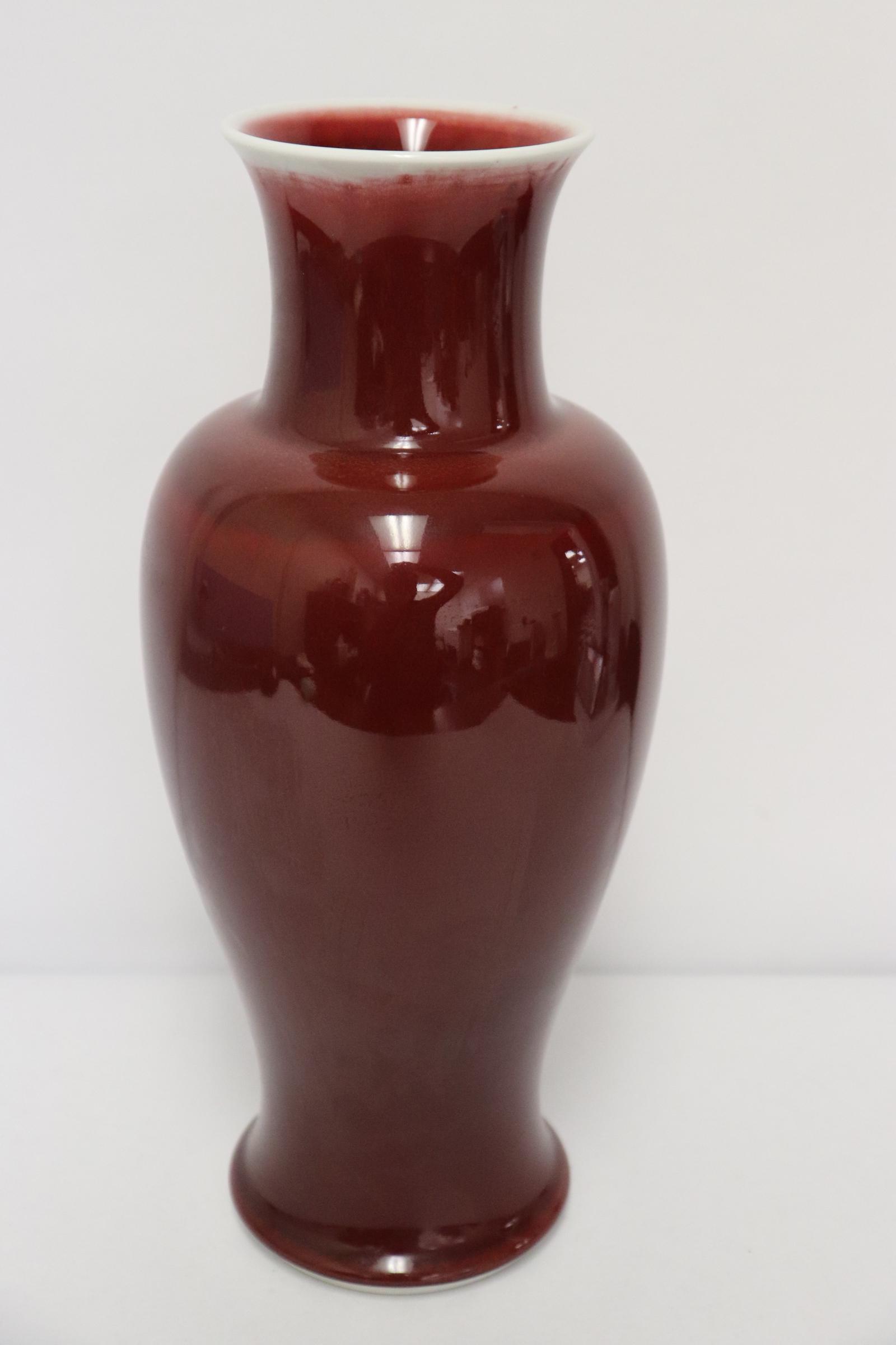 Fine Chinese vintage red glazed porcelain vase (1 of 9)