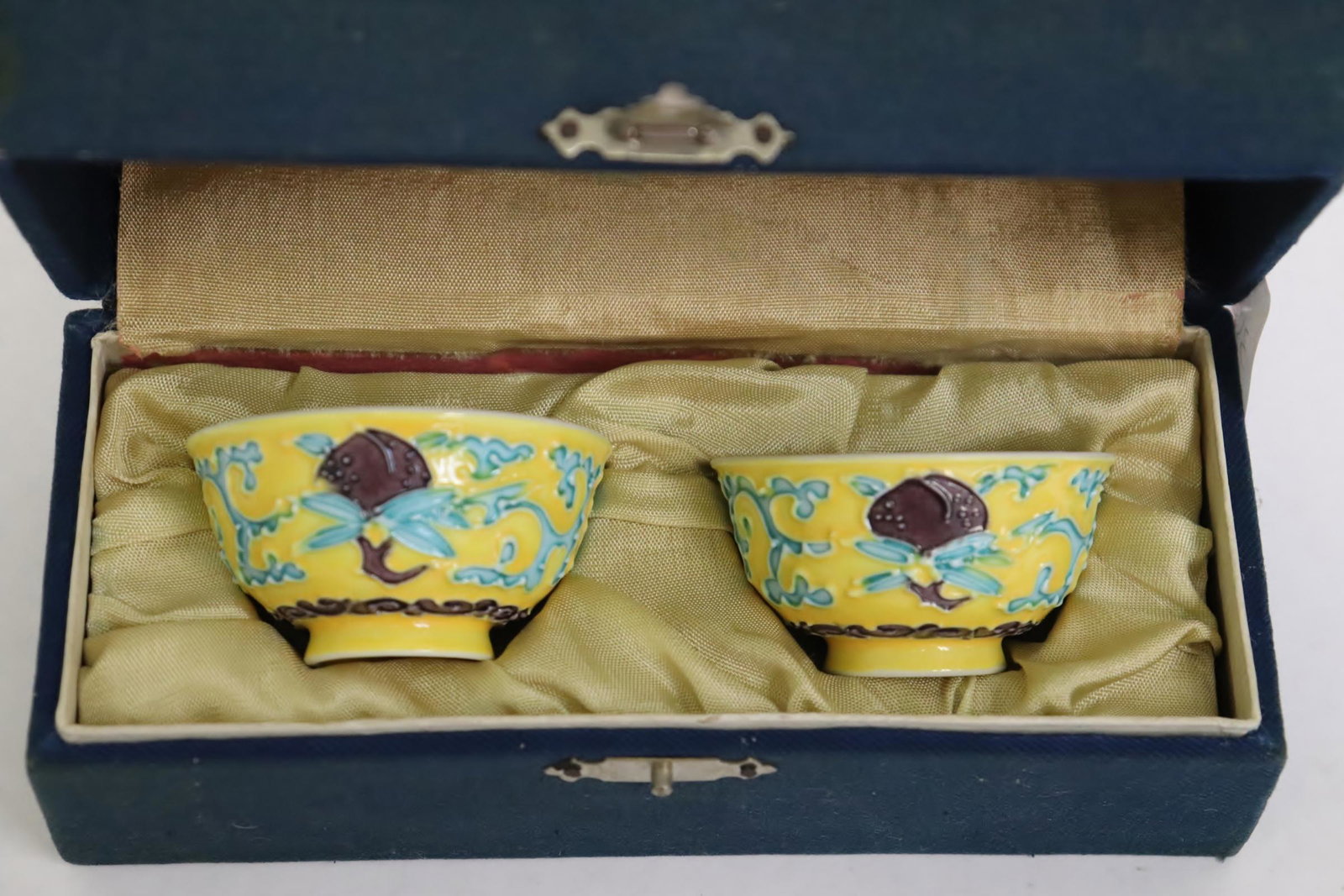 Pair miniature fahua porcelain wine cups: Pair miniature fahua porcelain wine cups, one has repair and chip, 1.15"Hx2.2"dia each