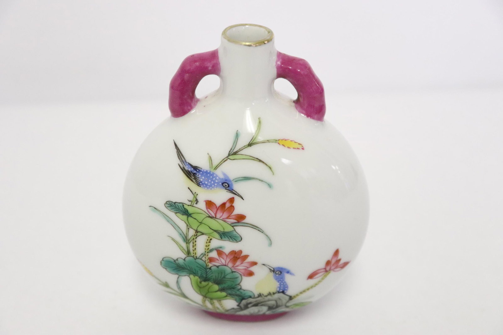 A small Chinese famille rose flask (1 of 9)