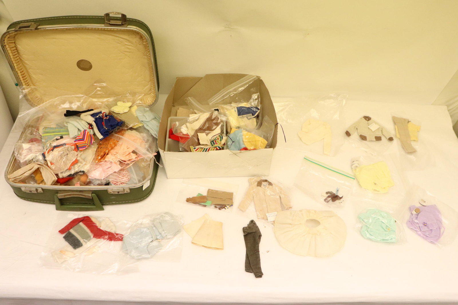 Lot of girl dolls, doll clothes: Lot of girl dolls, doll clothes, some are Barbie clothes