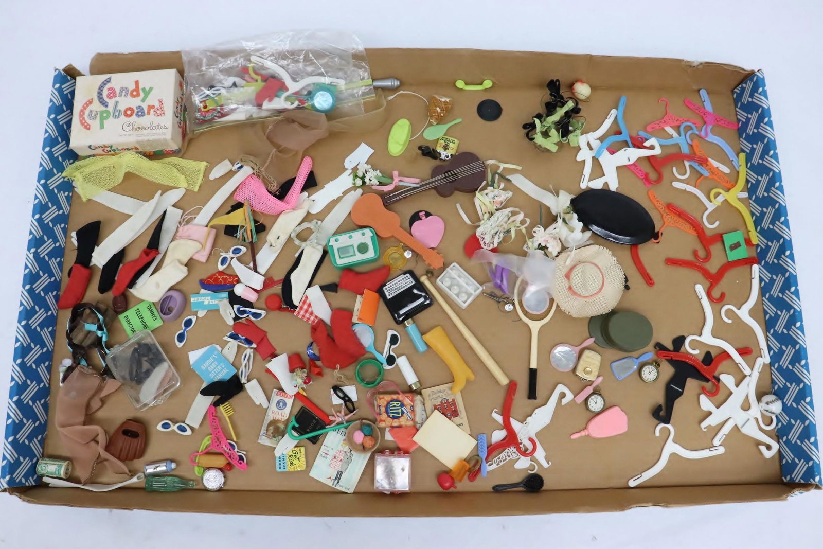 Lot of doll miniatures, most Barbie doll's: Lot of doll miniatures, most Barbie doll's