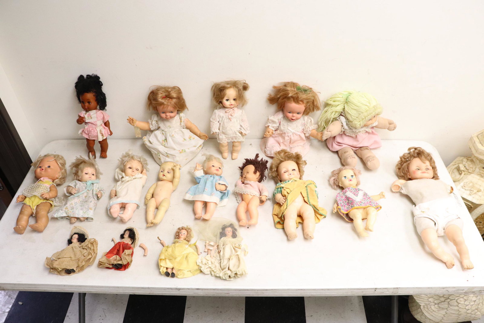 16 vintage girl dolls (1 of 17)