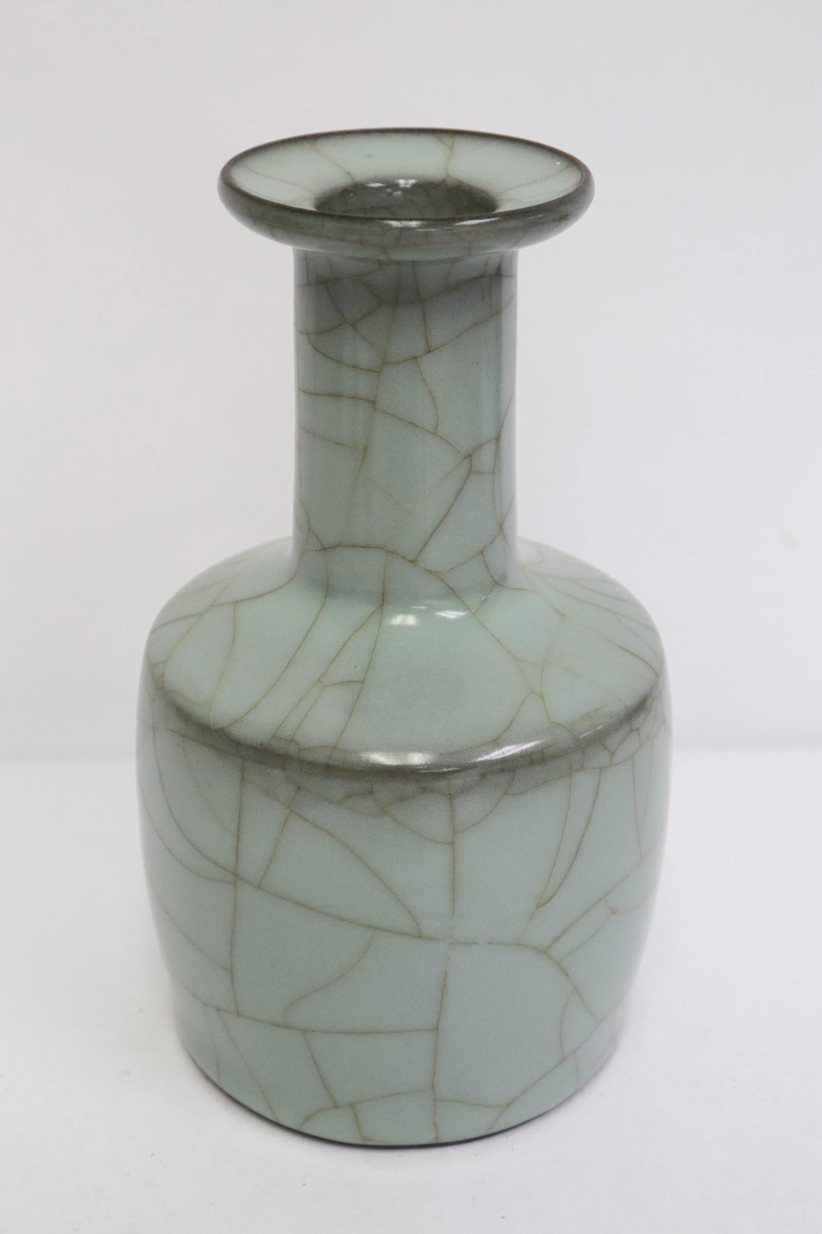 Chinese Song style crackleware vase (1 of 10)