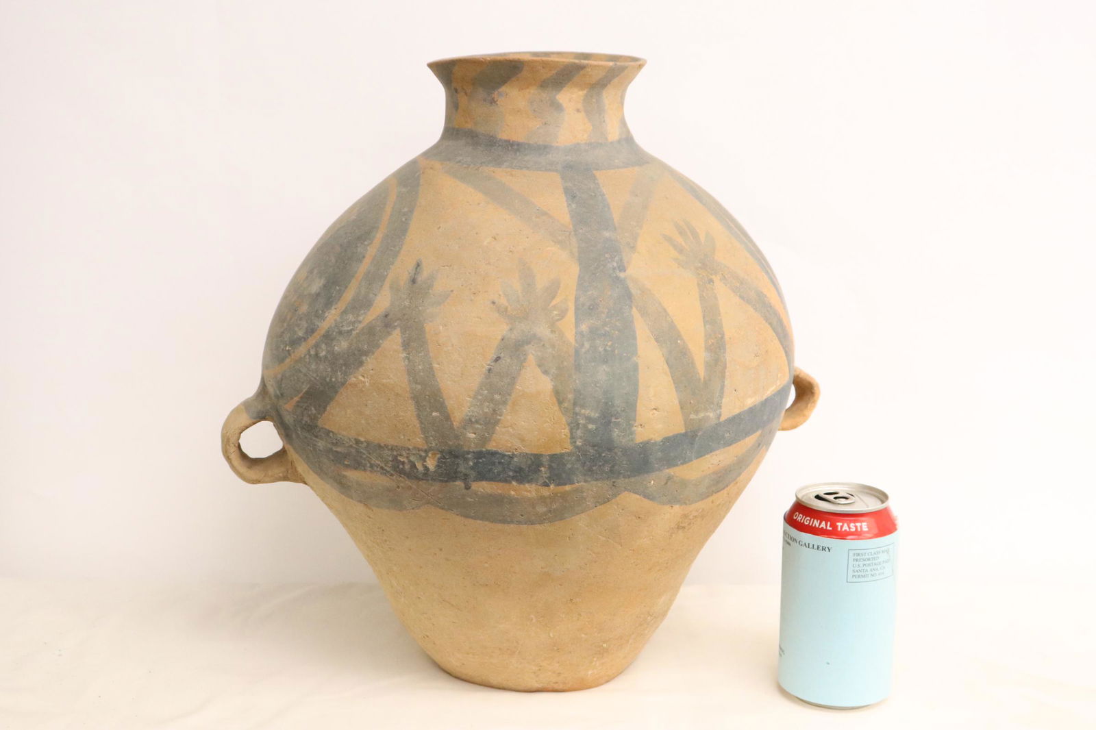 Large Chinese vintage painted pottery jar (1 of 10)