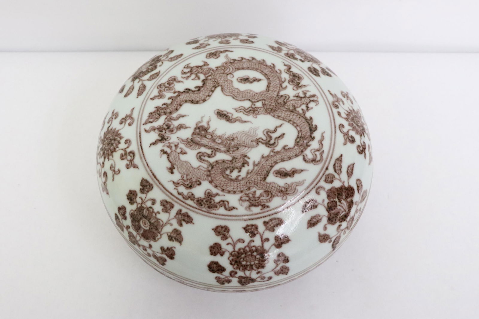 Chinese red and white large porcelain covered box (1 of 9)