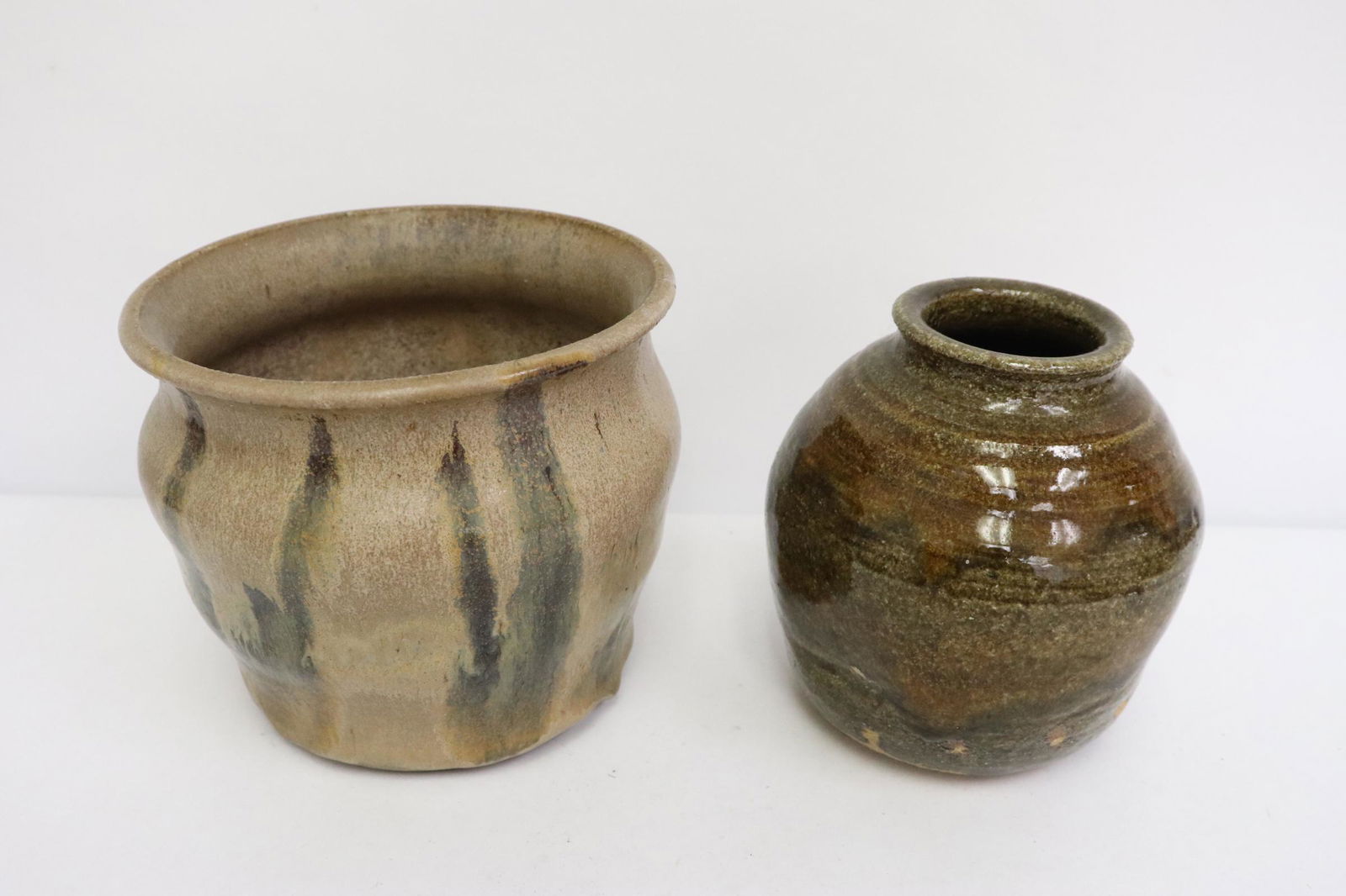 2 Chinese pottery jars (1 of 10)