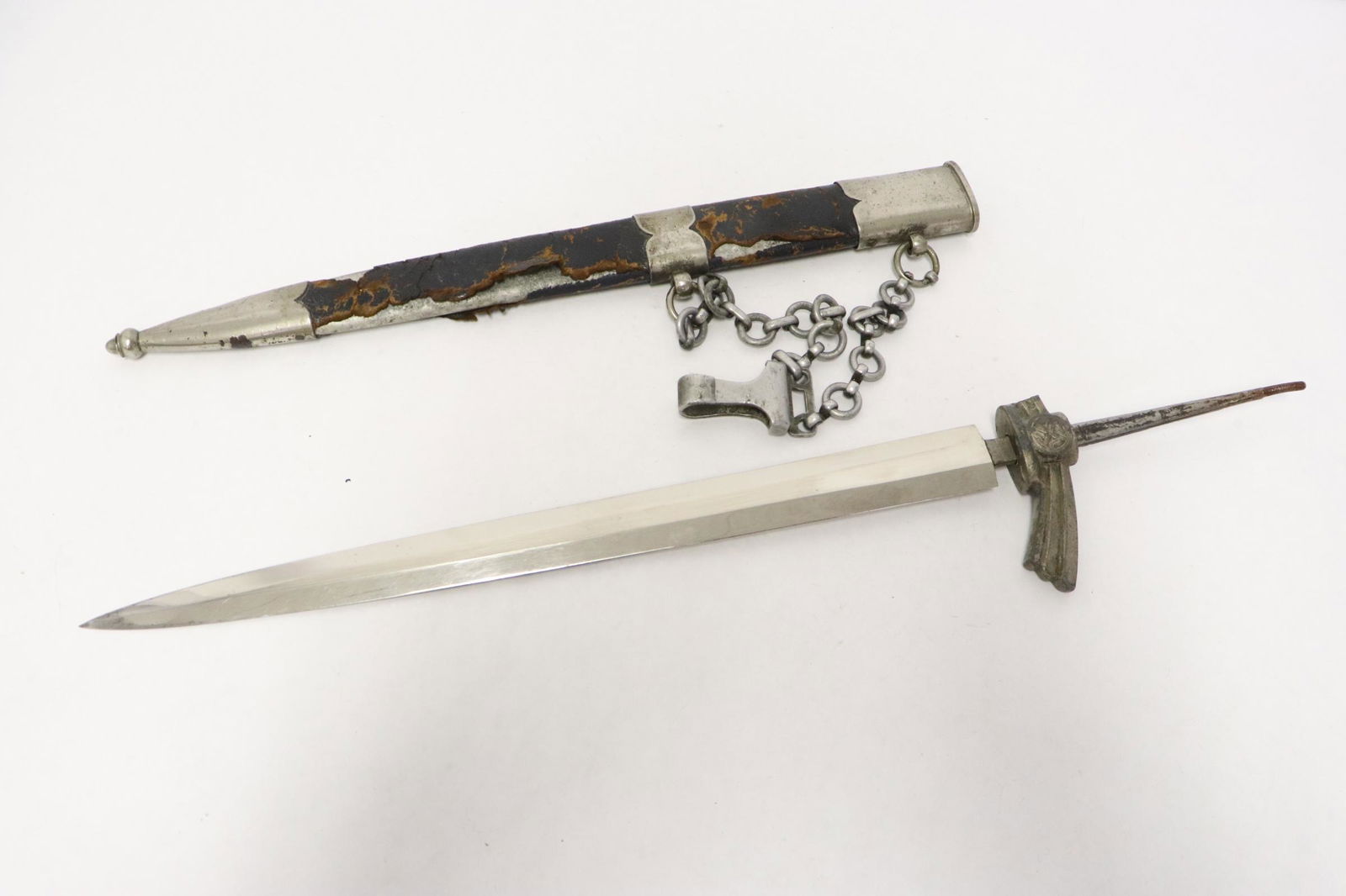 WWII German dagger with scabbard (1 of 11)