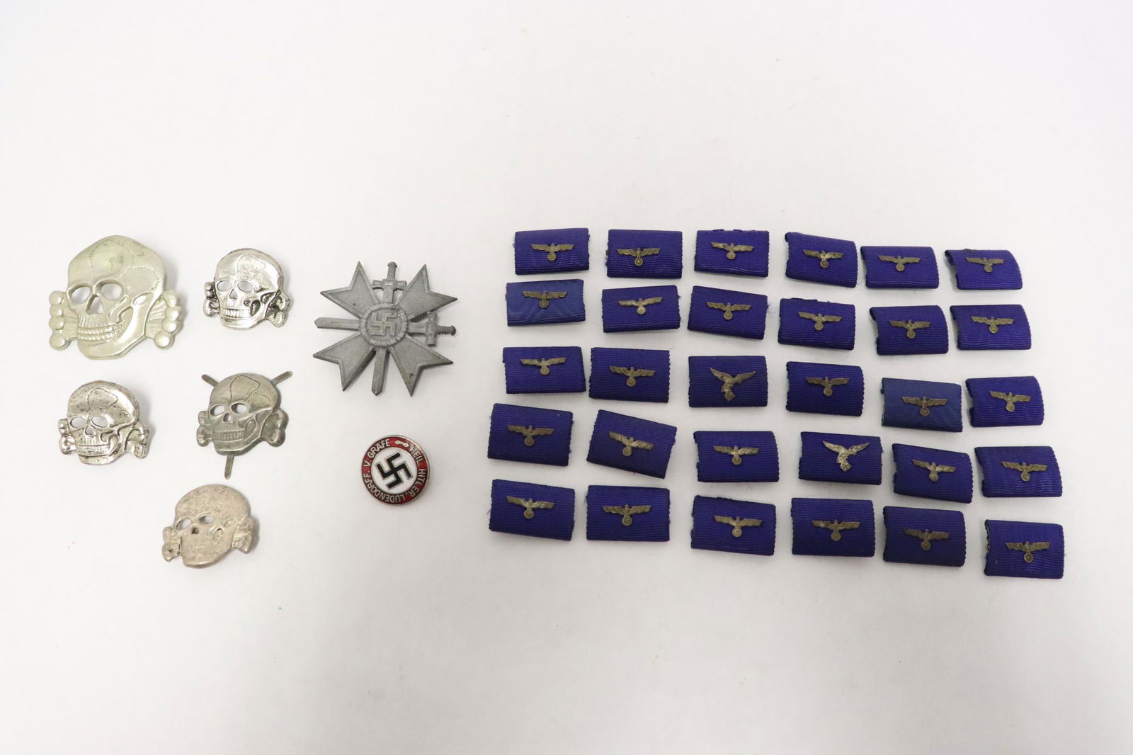 Lot of WWII Germany insignias (1 of 9)