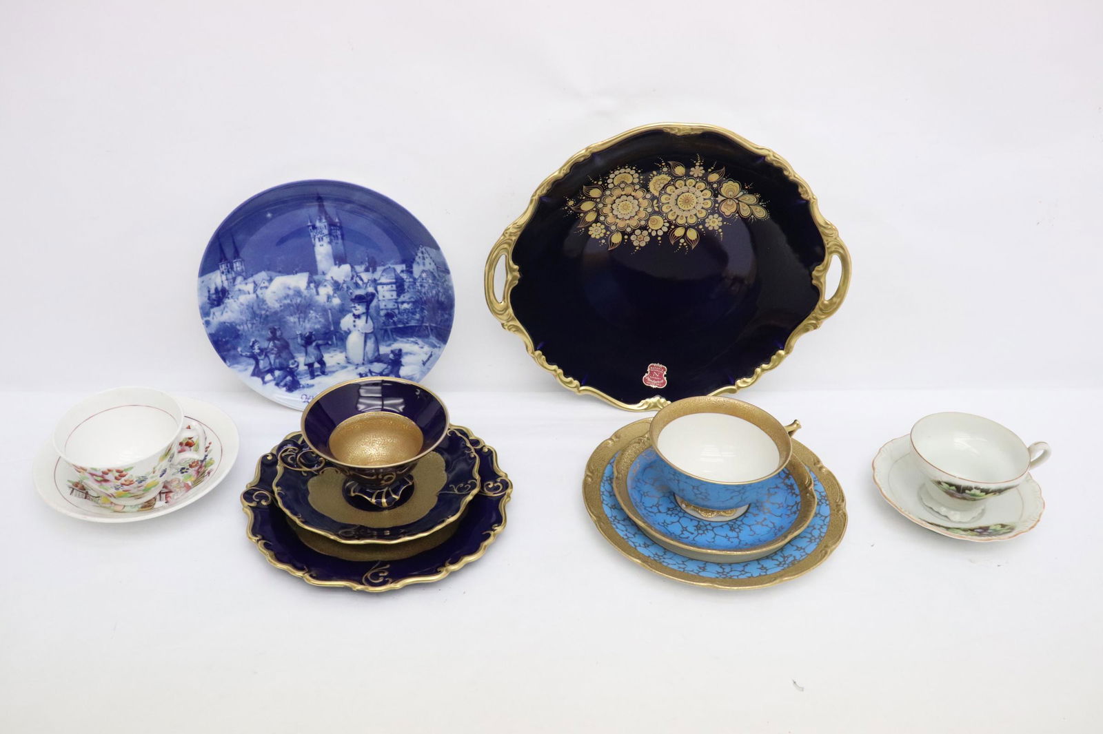 Lot of fancy cups and saucers (1 of 10)