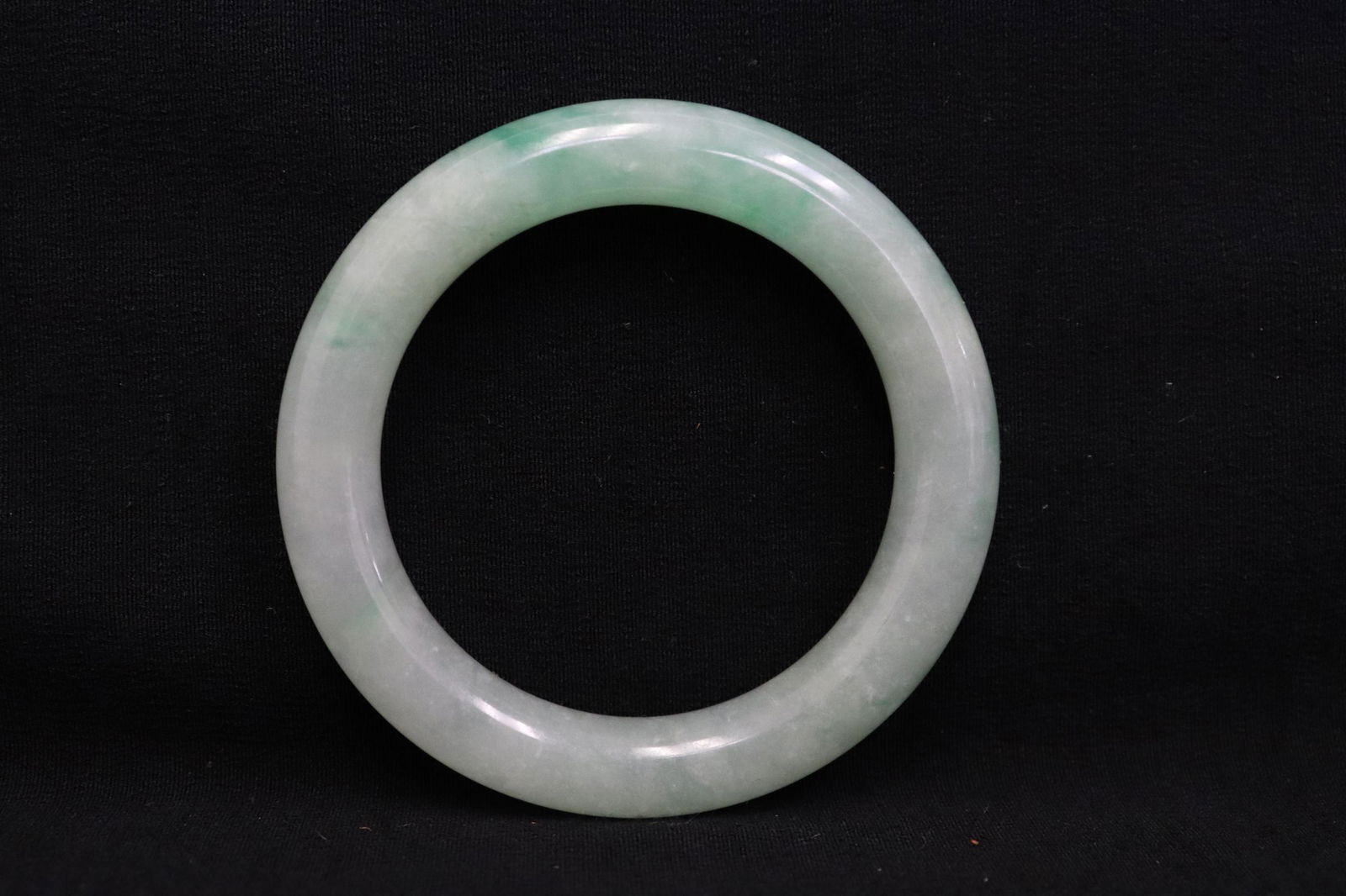 Fine Chinese jadeite bangle (1 of 9)