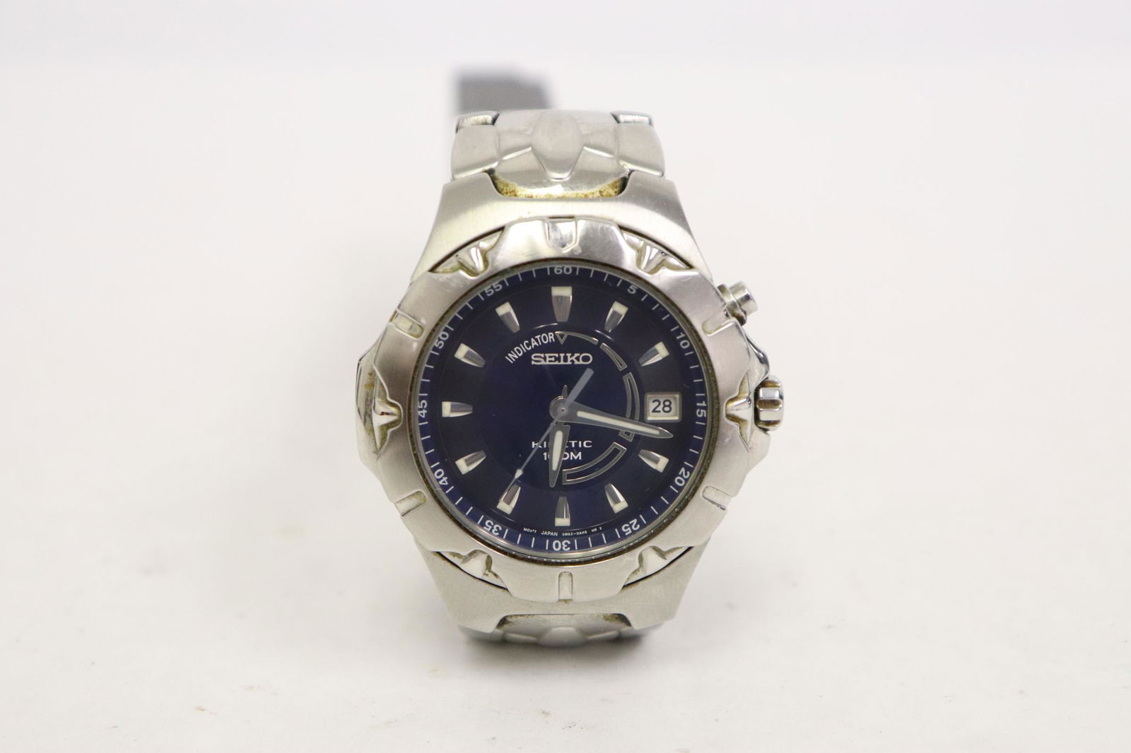 A Seiko kinetic 100 meter diver's man's watch (1 of 10)