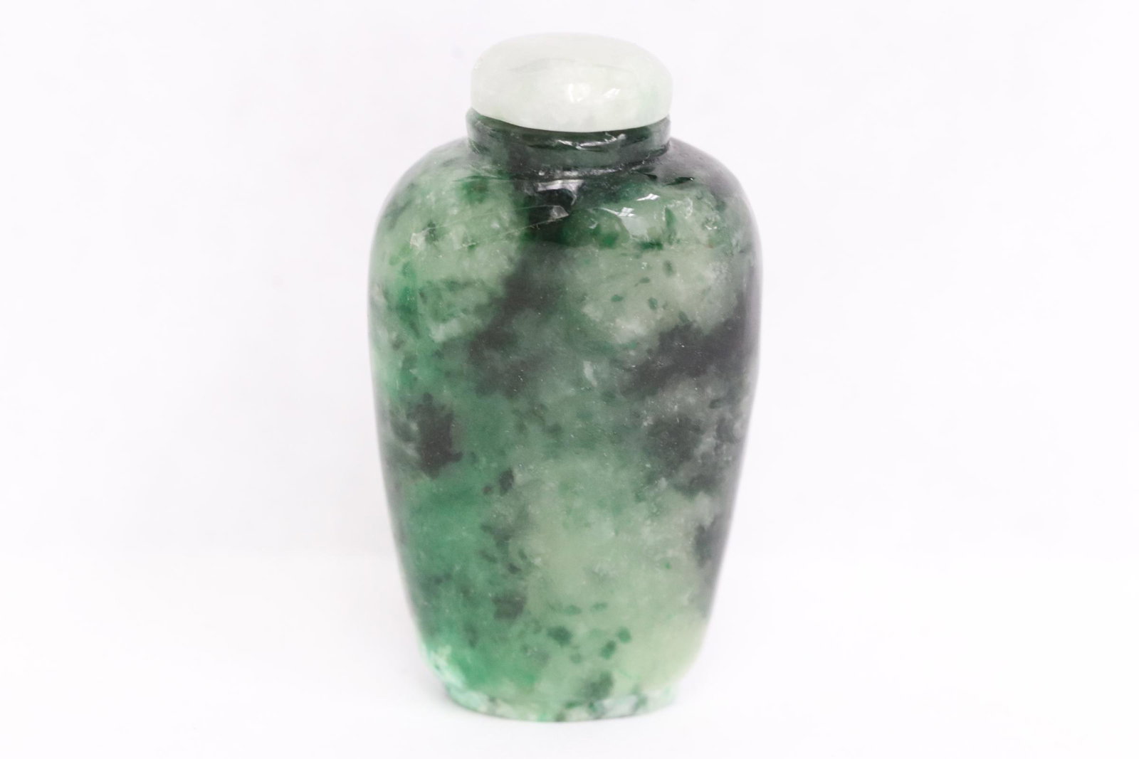 A fine jadeite snuff bottle (1 of 10)