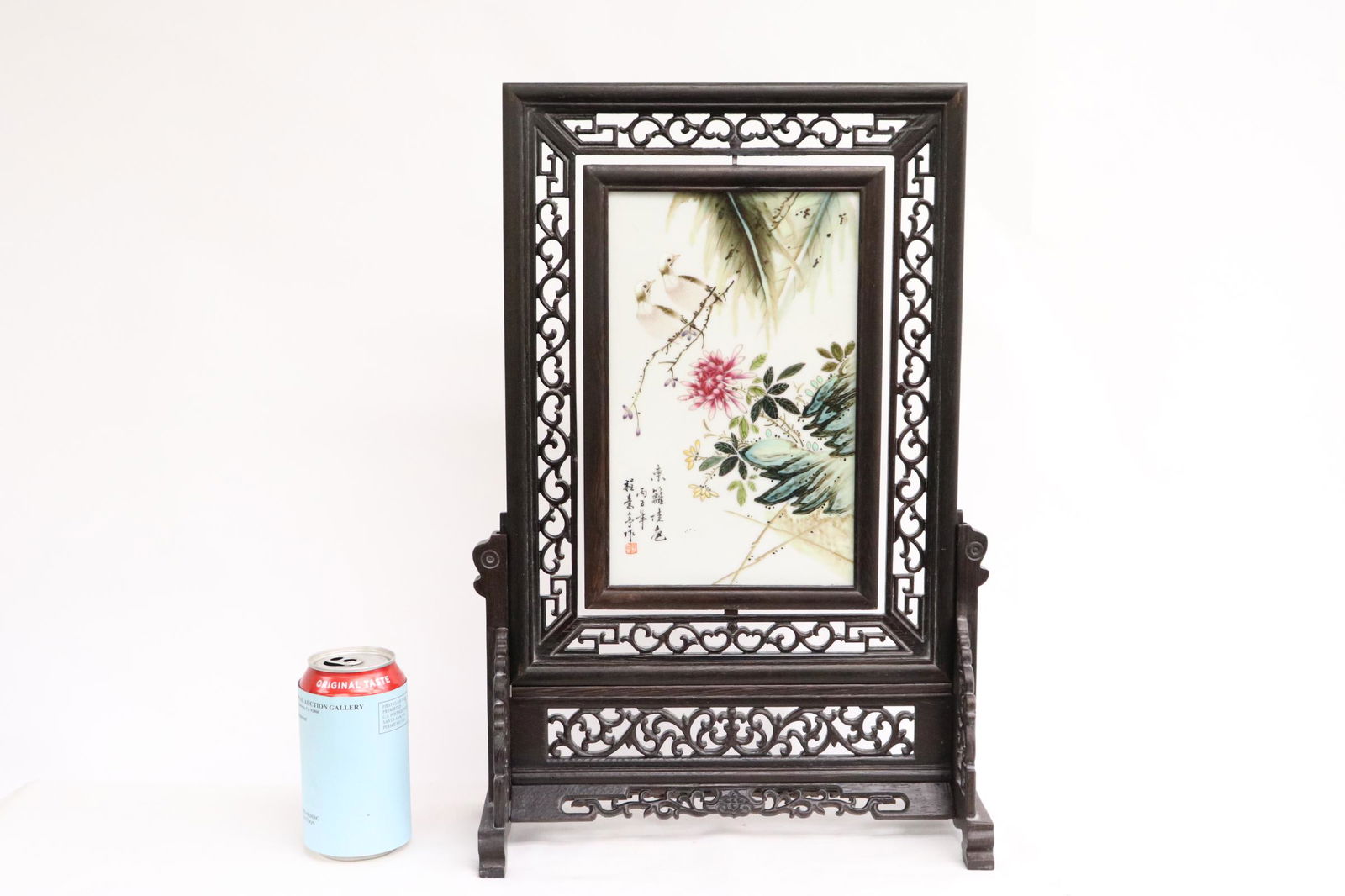 Chinese famille rose porcelain plaque on stand (1 of 10)