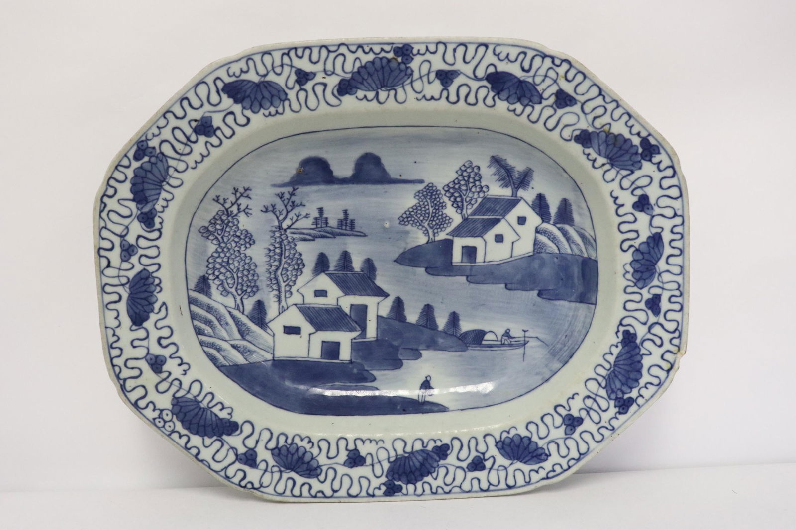 Chinese 18th/19th c. export porcelain platter (1 of 9)