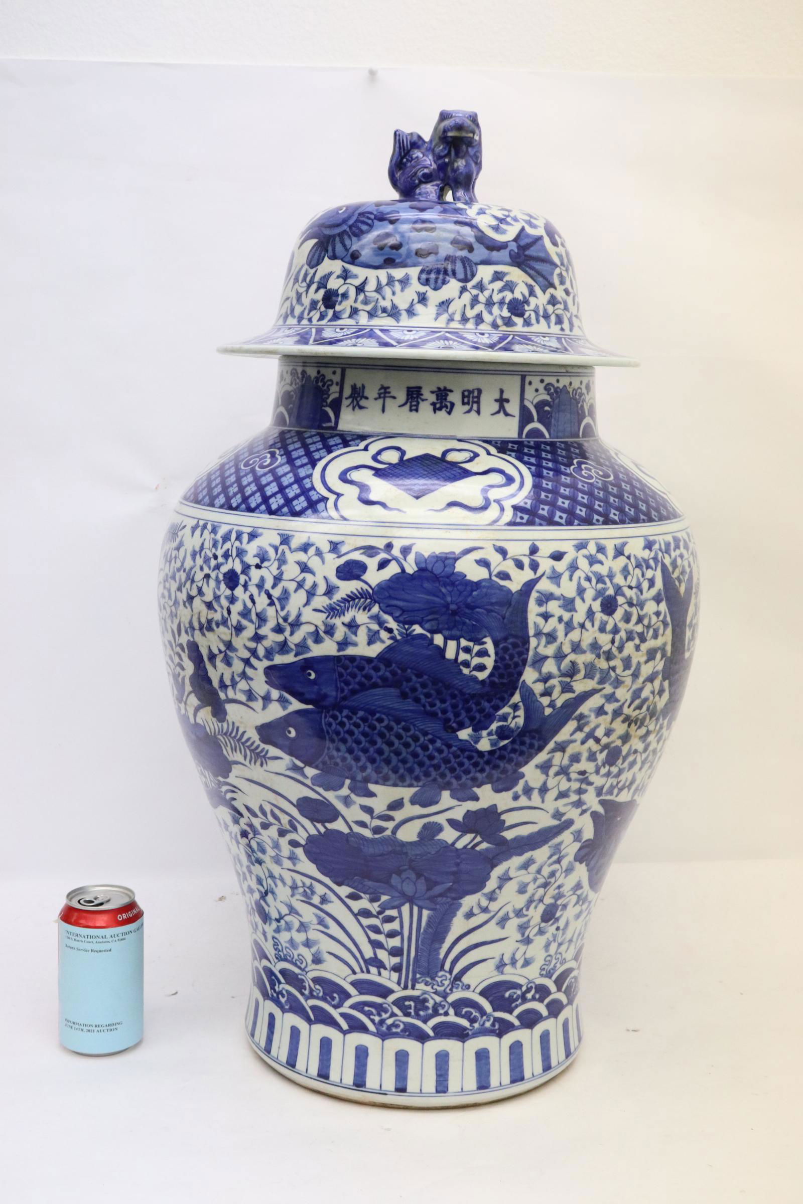 Chinese massive antique b&w porcelain cover jar (1 of 10)