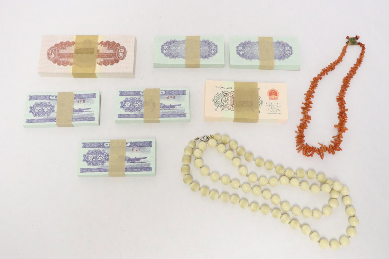 Lot of Chinese fake currency and 2 necklaces: Lot of Chinese fake currency (these are not real money) and 2 necklaces