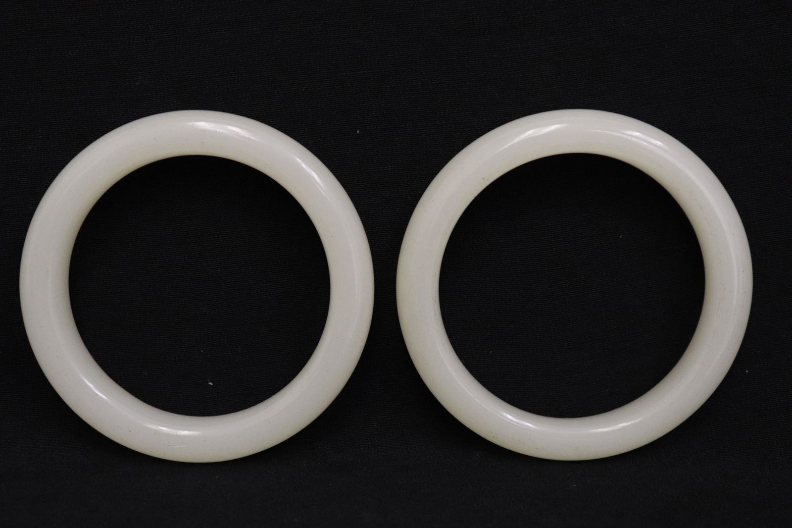 2 Peking glass bangles (1 of 10)