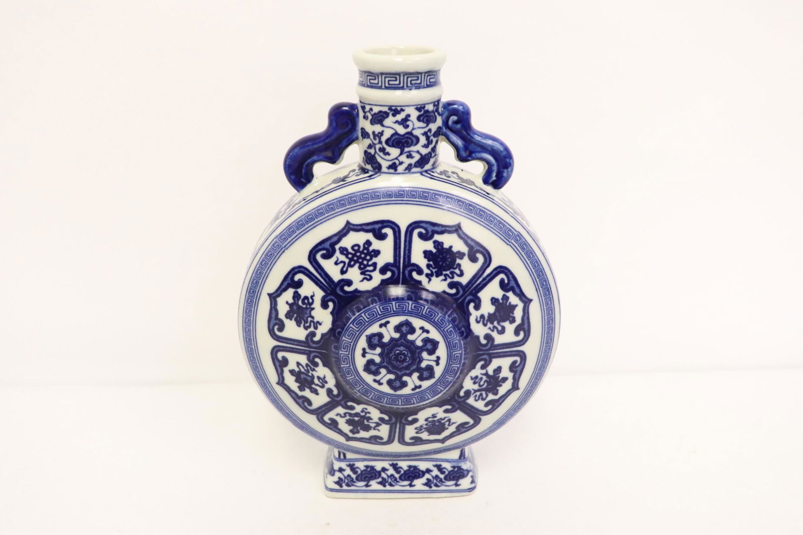 Chinese blue and white porcelain flask: Chinese blue and white porcelain flask, 9.35"Hx6.25"x2.85"