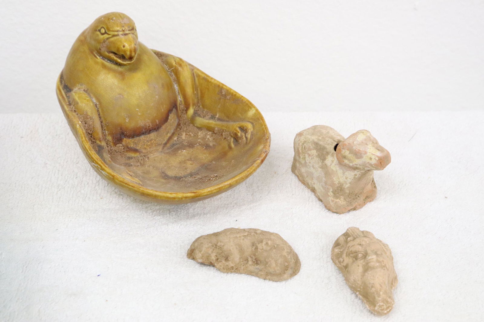 4 Chinese antique pottery pieces, chips, damage (1 of 9)