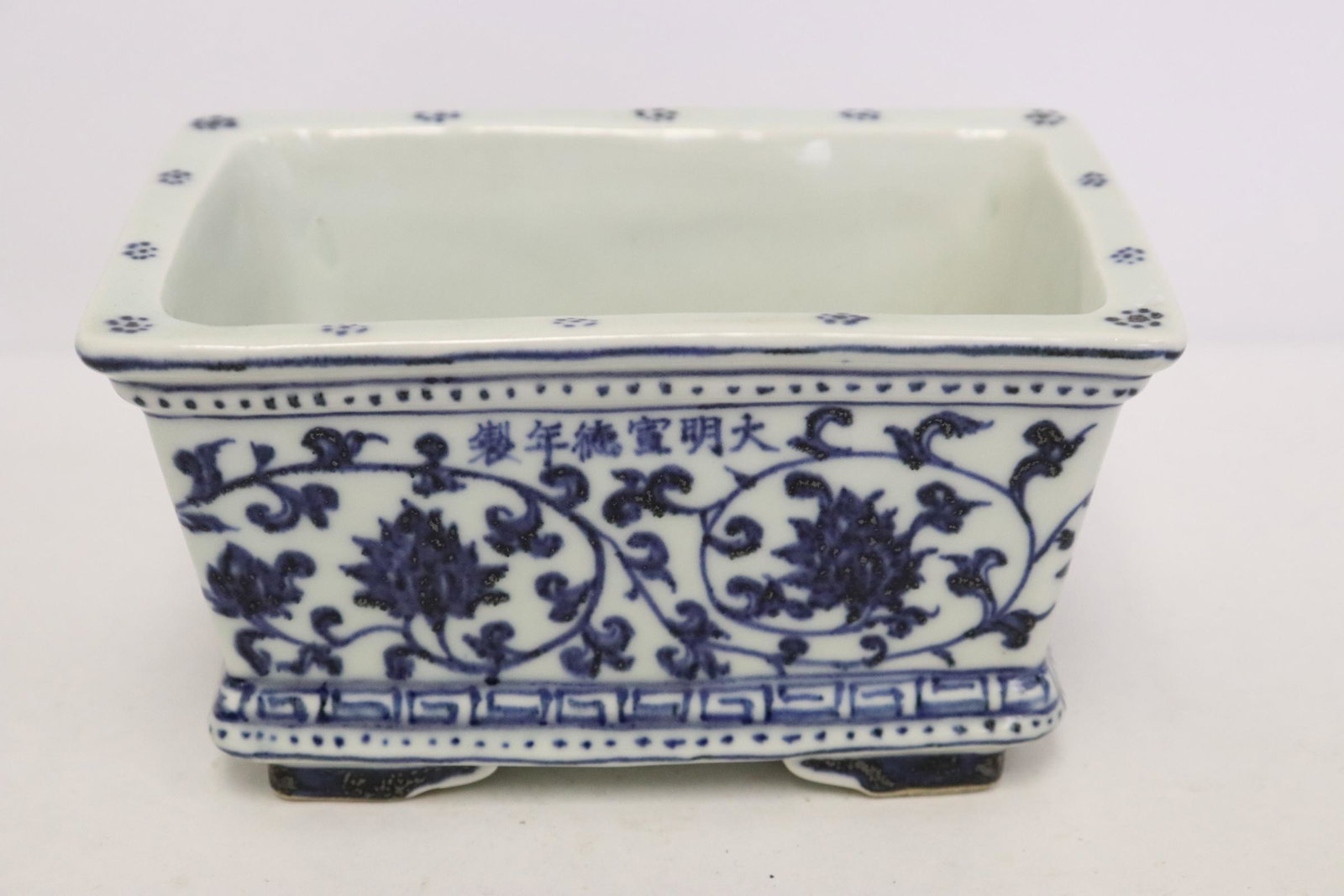 Chinese b&w porcelain rectangular planter (1 of 9)