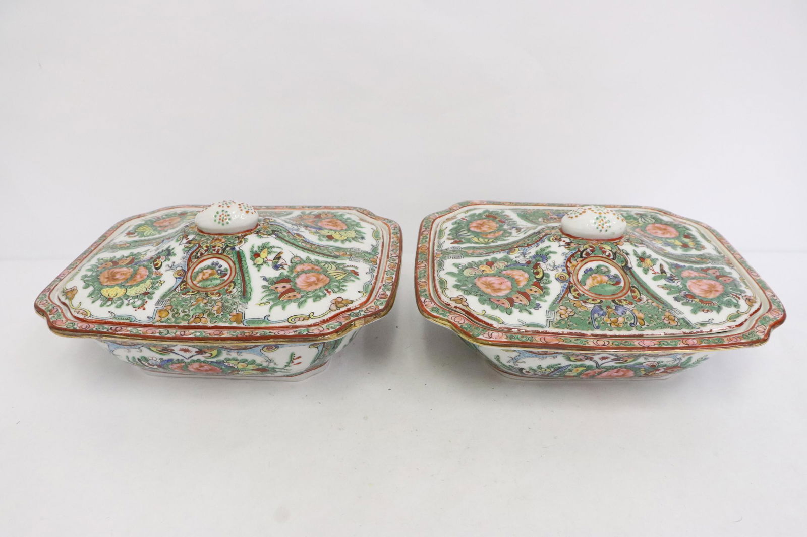 Pr Chinese antique export rose canton covered tureens (1 of 10)