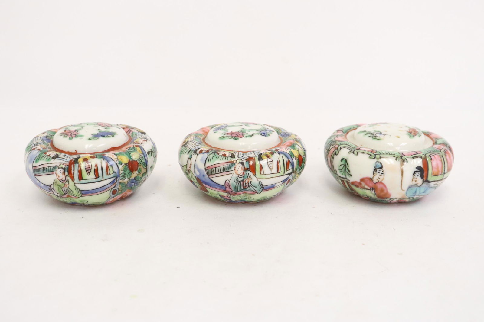 3 Chinese antique export rose canton shakers (1 of 10)
