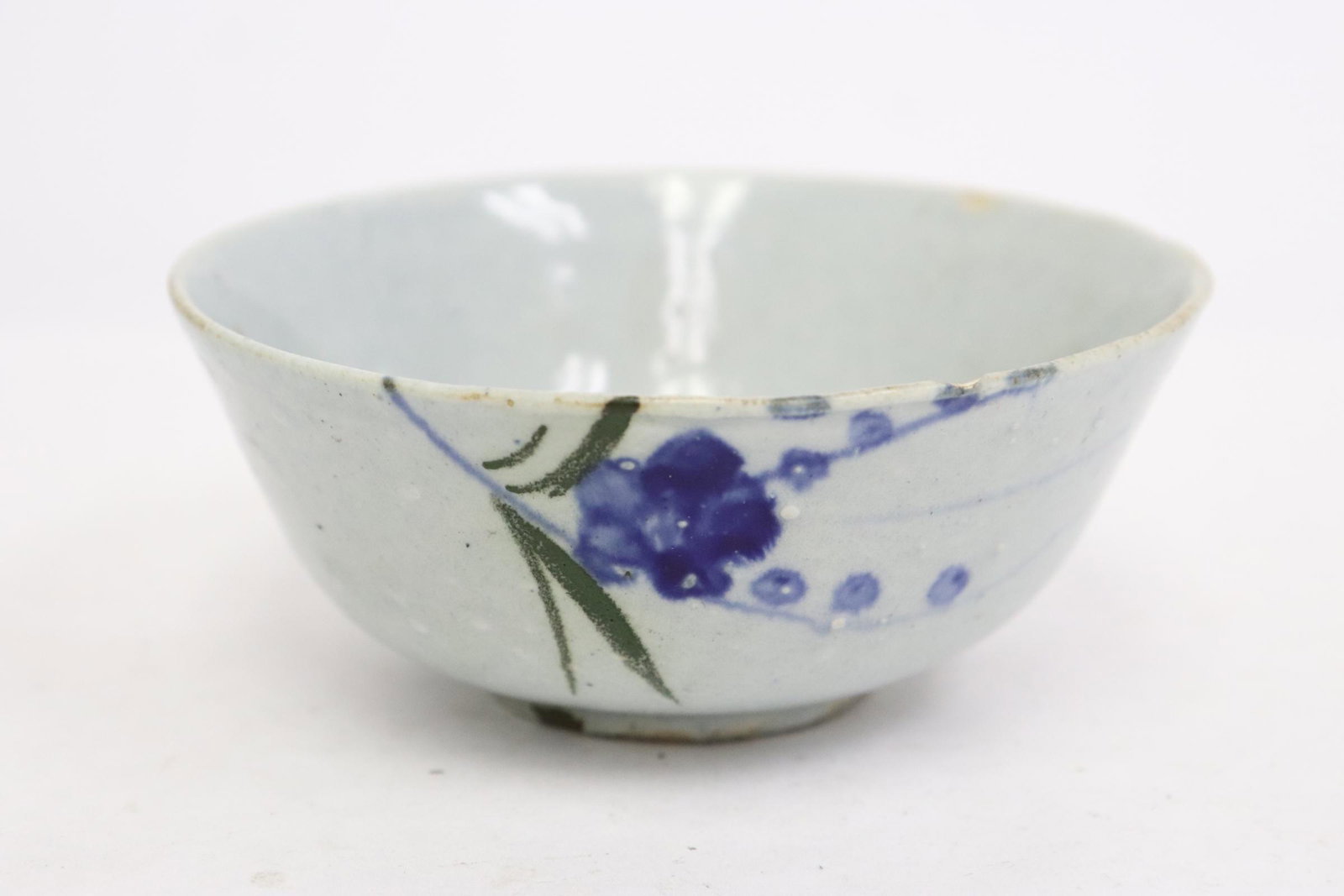Antique Korean blue and white bowl: Antique Korean blue and white bowl (rim minor chips), 2"Hx4.5"dia