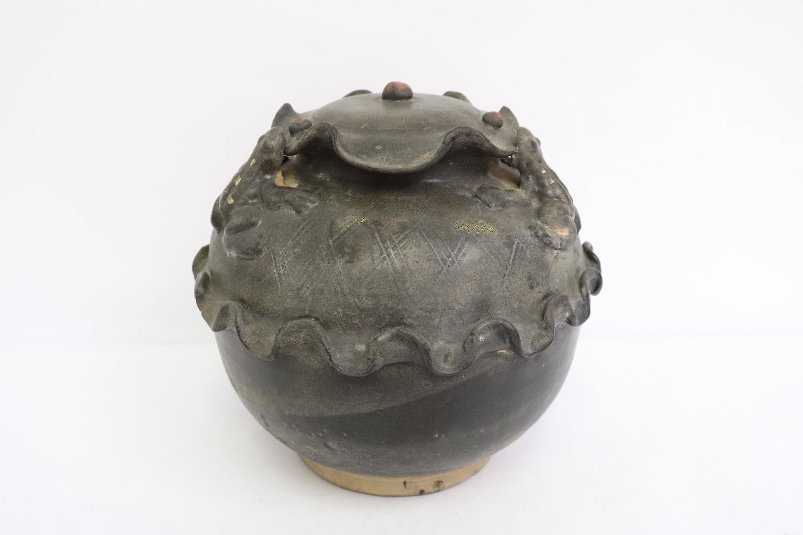 A vintage Korean brown pottery(?): A vintage Korean brown pottery(?), 7.5"Hx8.1"dia