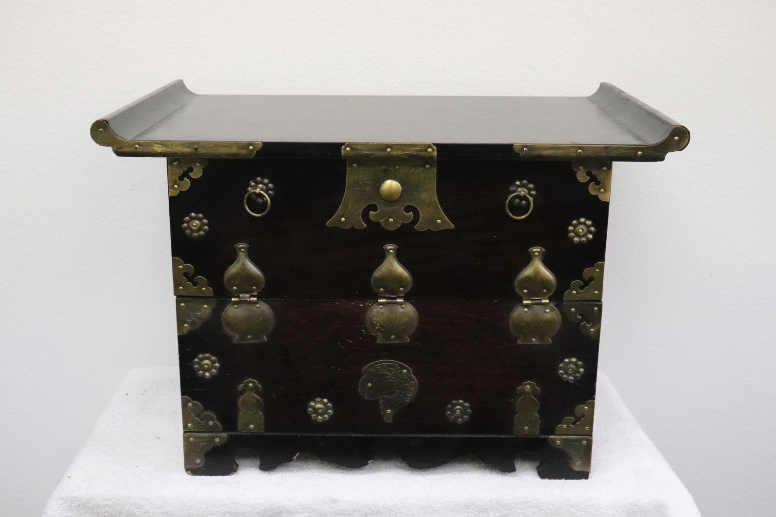 Antique Korean document chest (1 of 10)