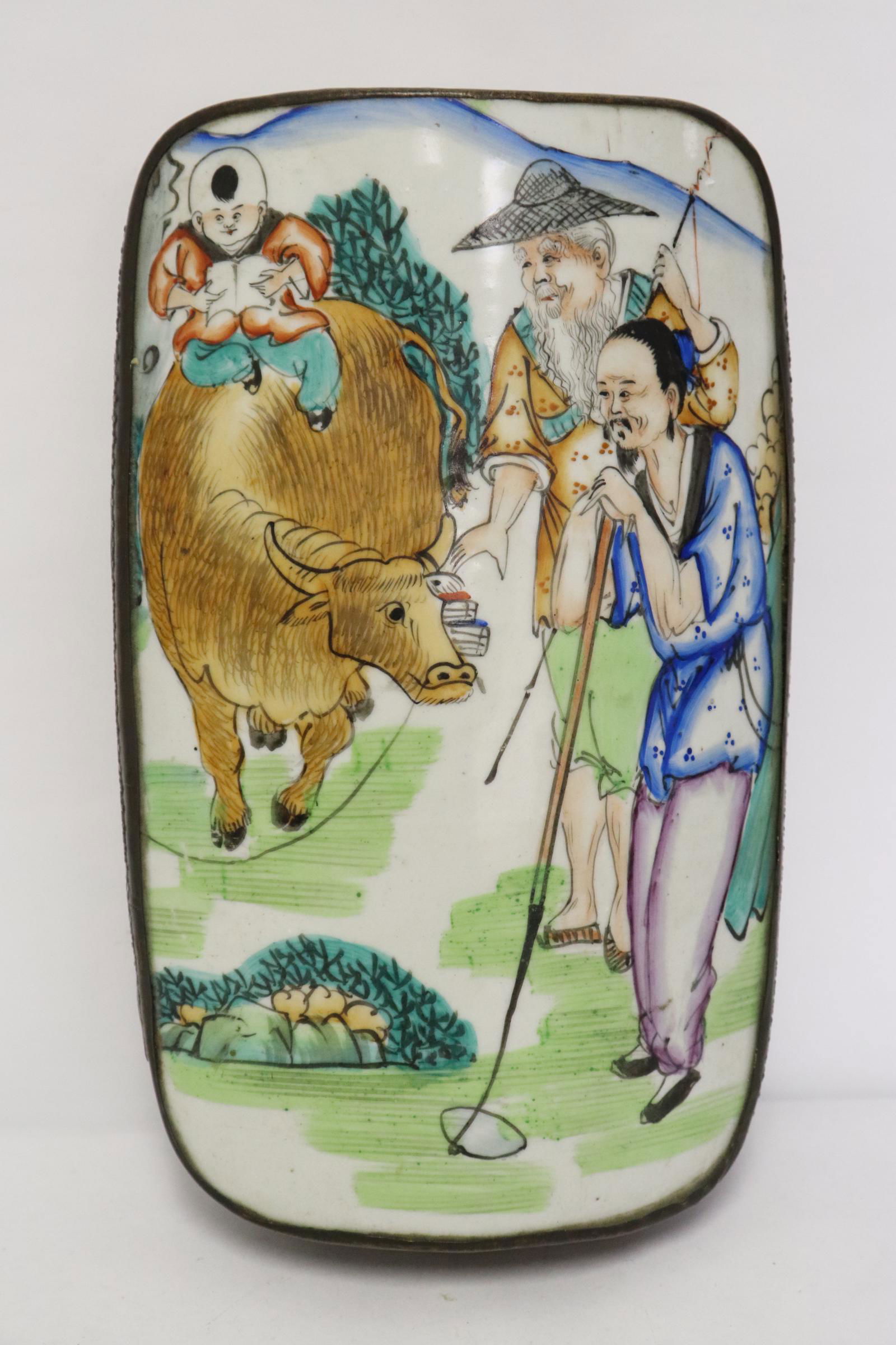 Vintage Chinese box with porcelain plaque on top (1 of 8)