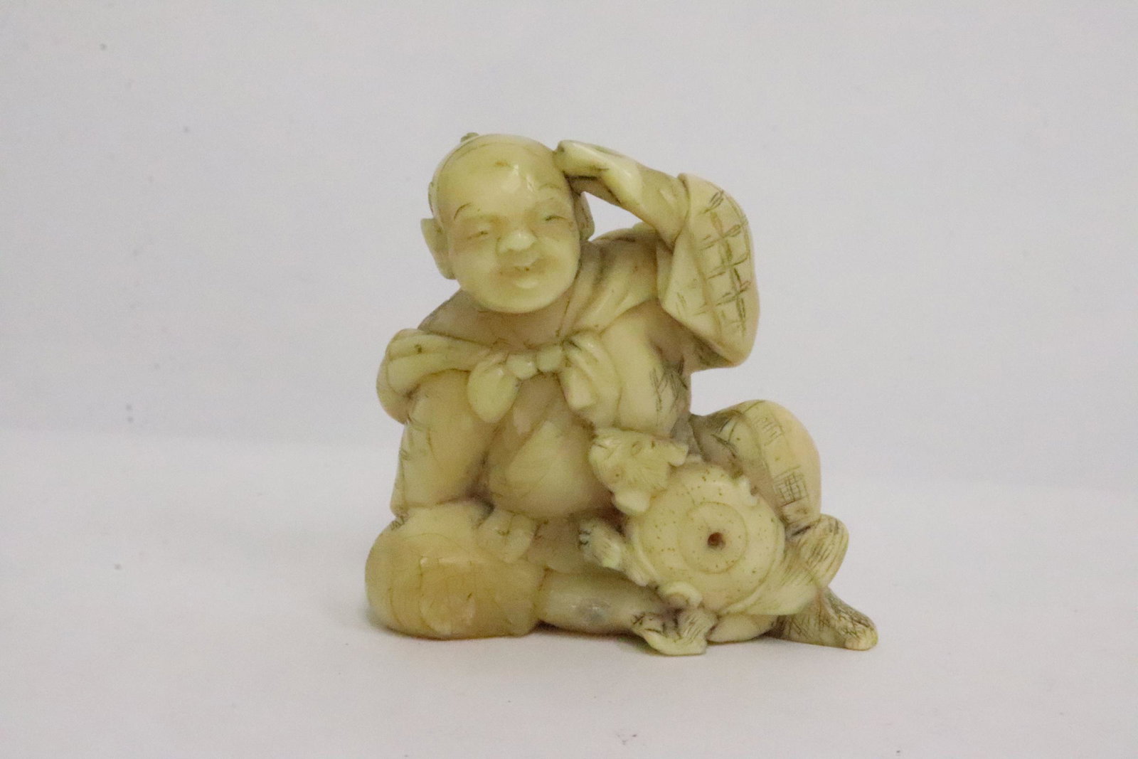 Japanese bone carved netsuke: Japanese bone carved netsuke, 1.88"H