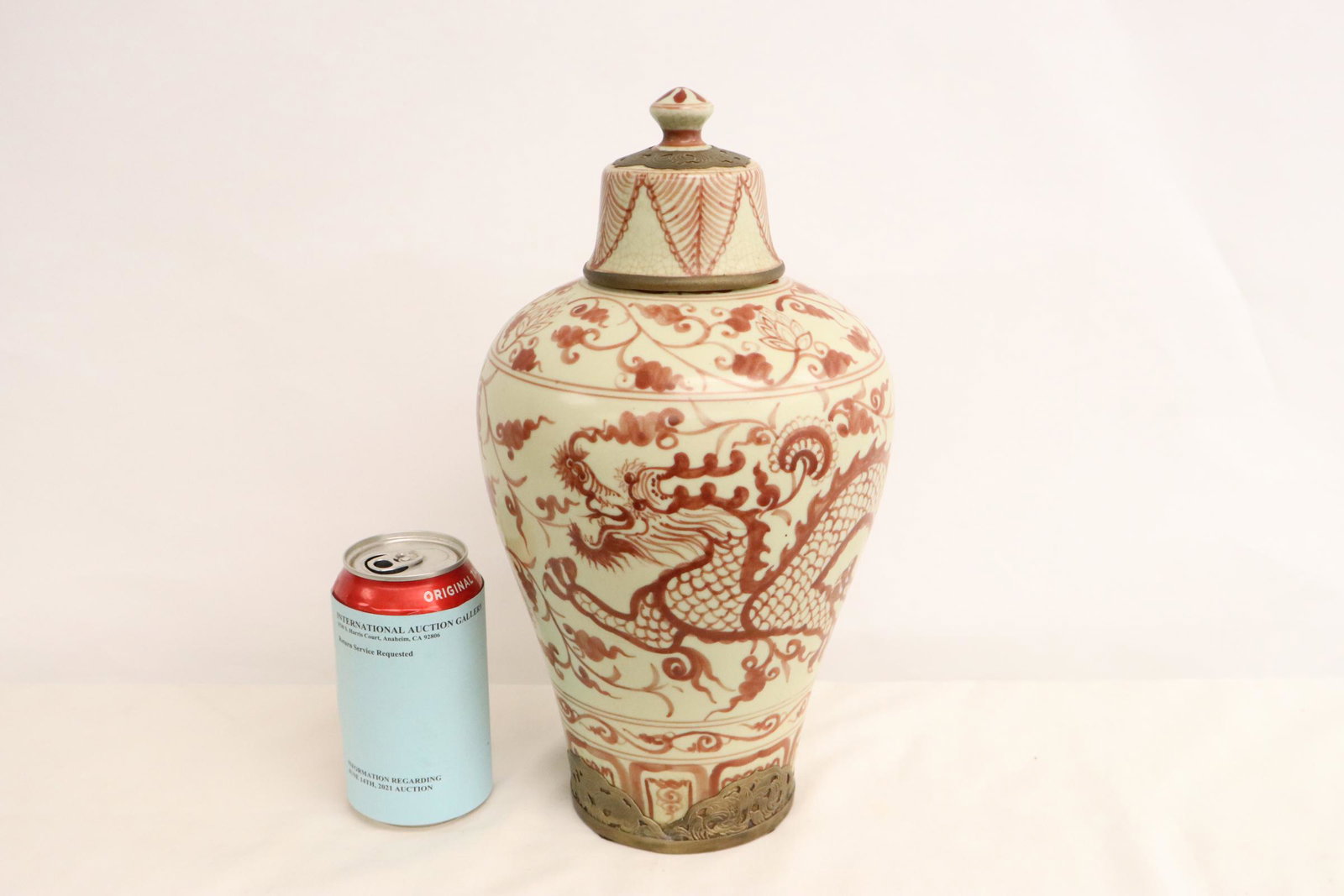 Chinese vintage porcelain jar with metal ormolu: Chinese vintage red and white porcelain jar with metal ormolu on top and bottom edge, 12.75"Hx7"dia