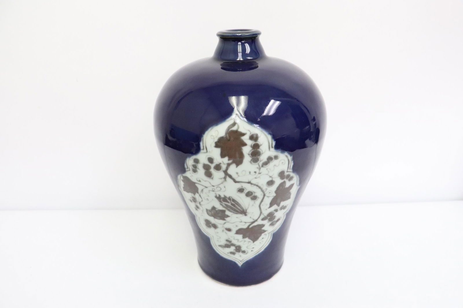 Chinese blue background meiping (1 of 10)