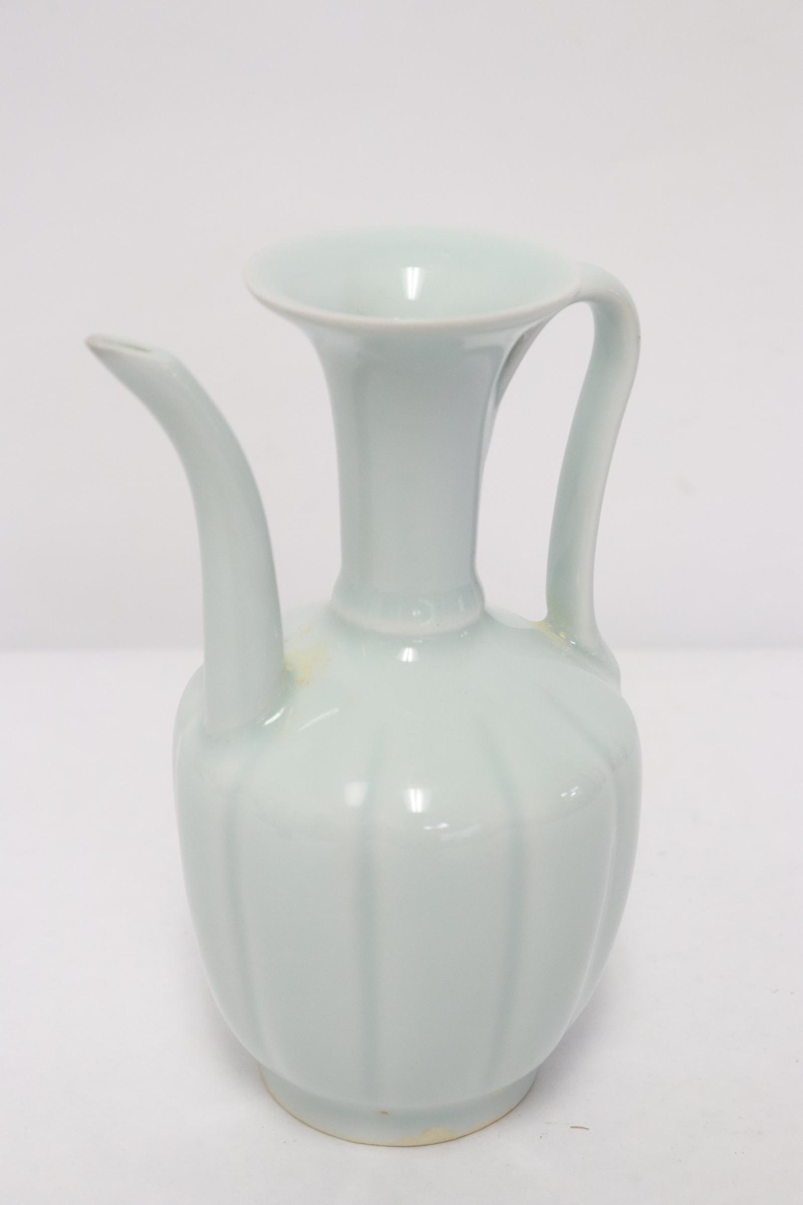 A sky blue Song style wine server: A sky blue Song style wine server, 6.45"Hx4"x3.35"