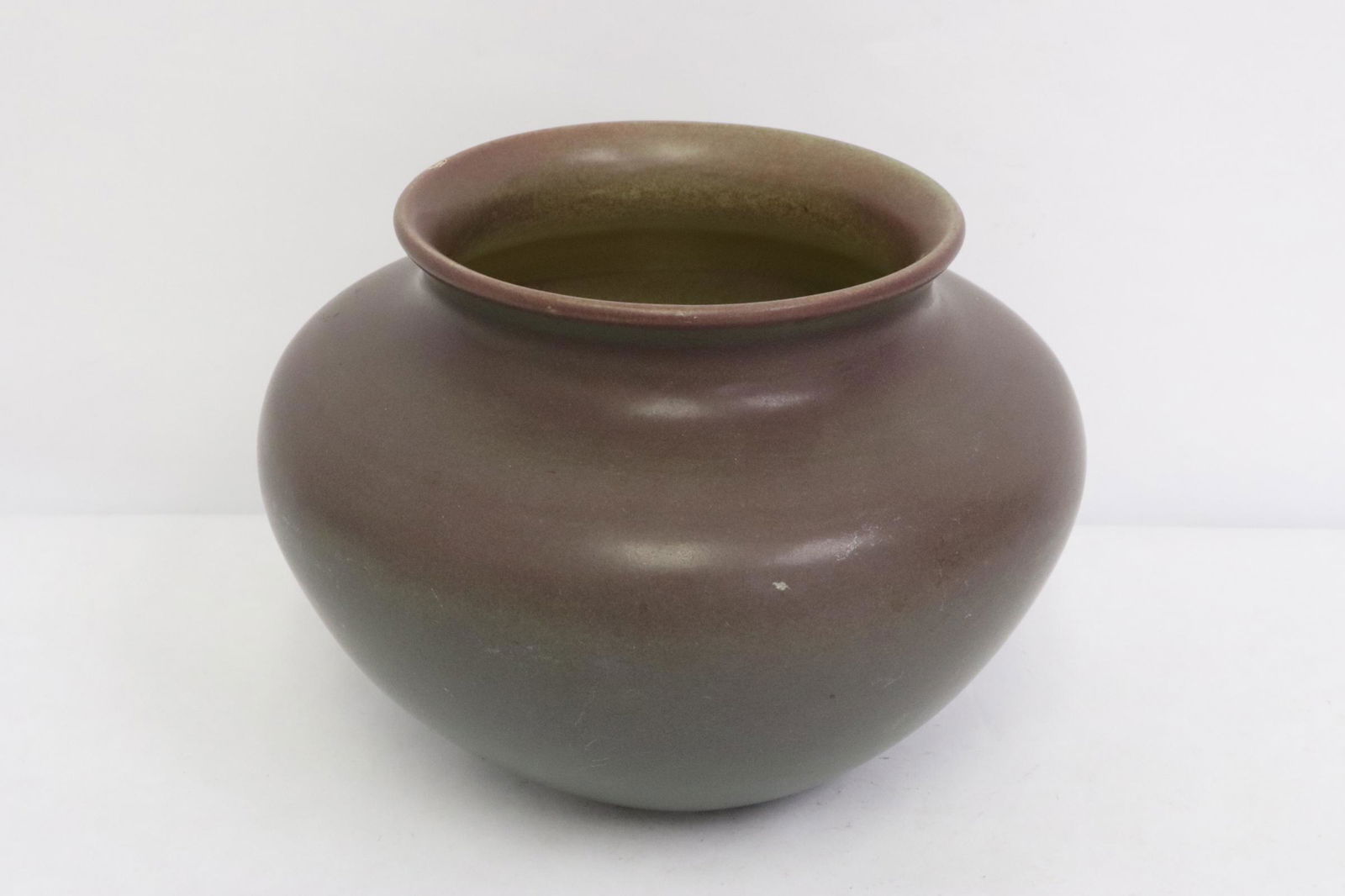 Pottery jar by Univ. of North Dakota, School of Mines (1 of 10)