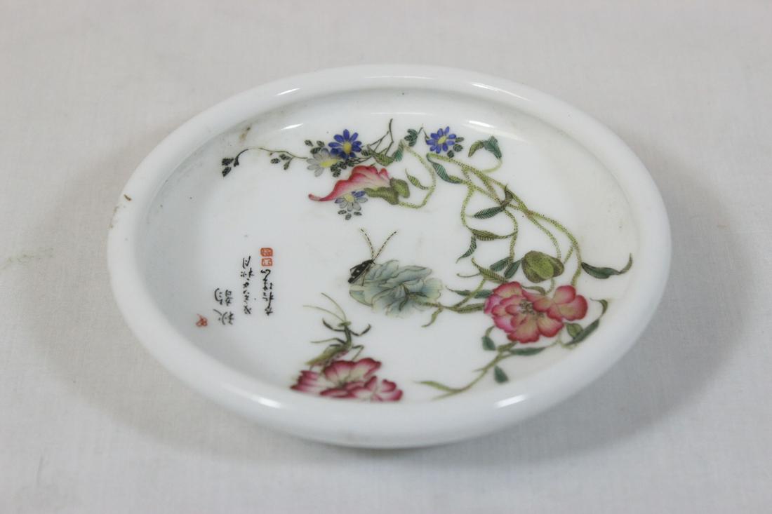 Chinese small famille rose porcelain dish (1 of 9)