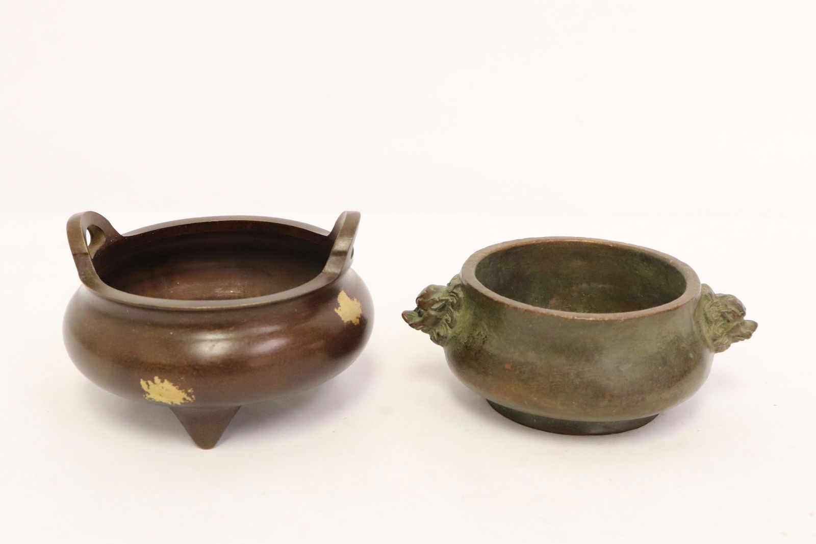 2 Chinese small bronze censers (1 of 11)