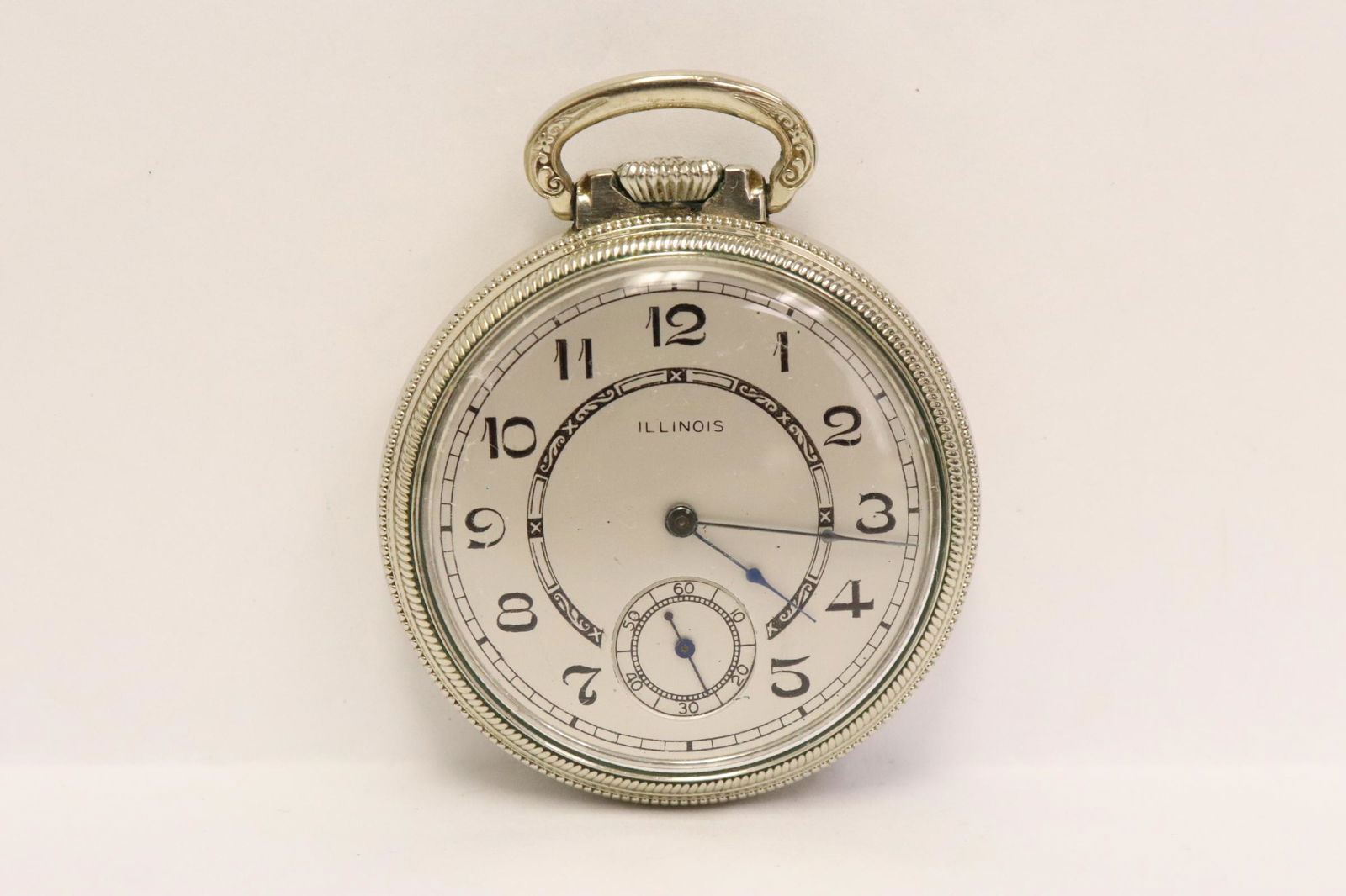 Fine Illinois 19-jewel pocket watch (1 of 11)