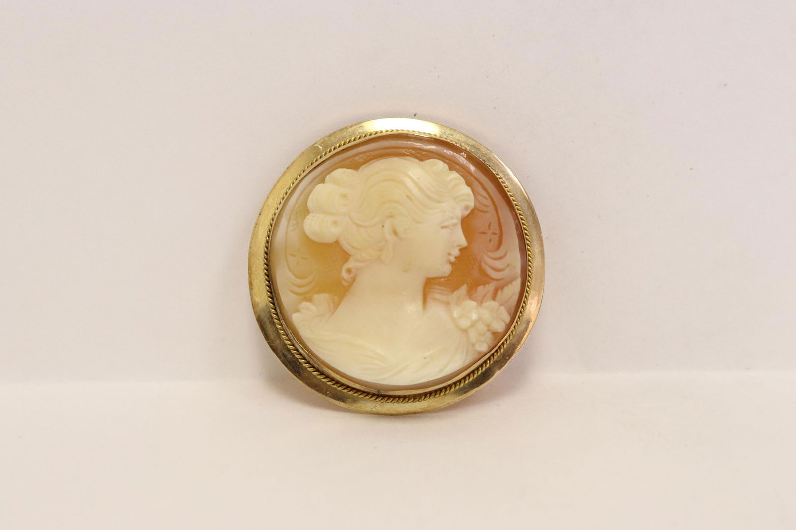 Victorian 14K rose gold framed shell cameo (1 of 8)