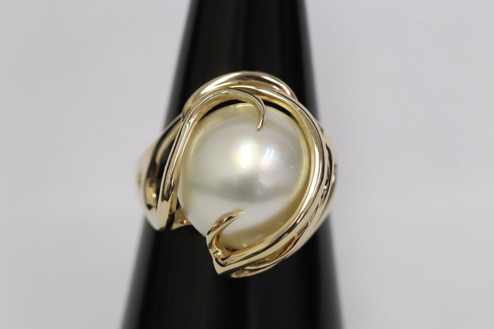 Fine 14K Y/G Mabe pearl ring (1 of 9)