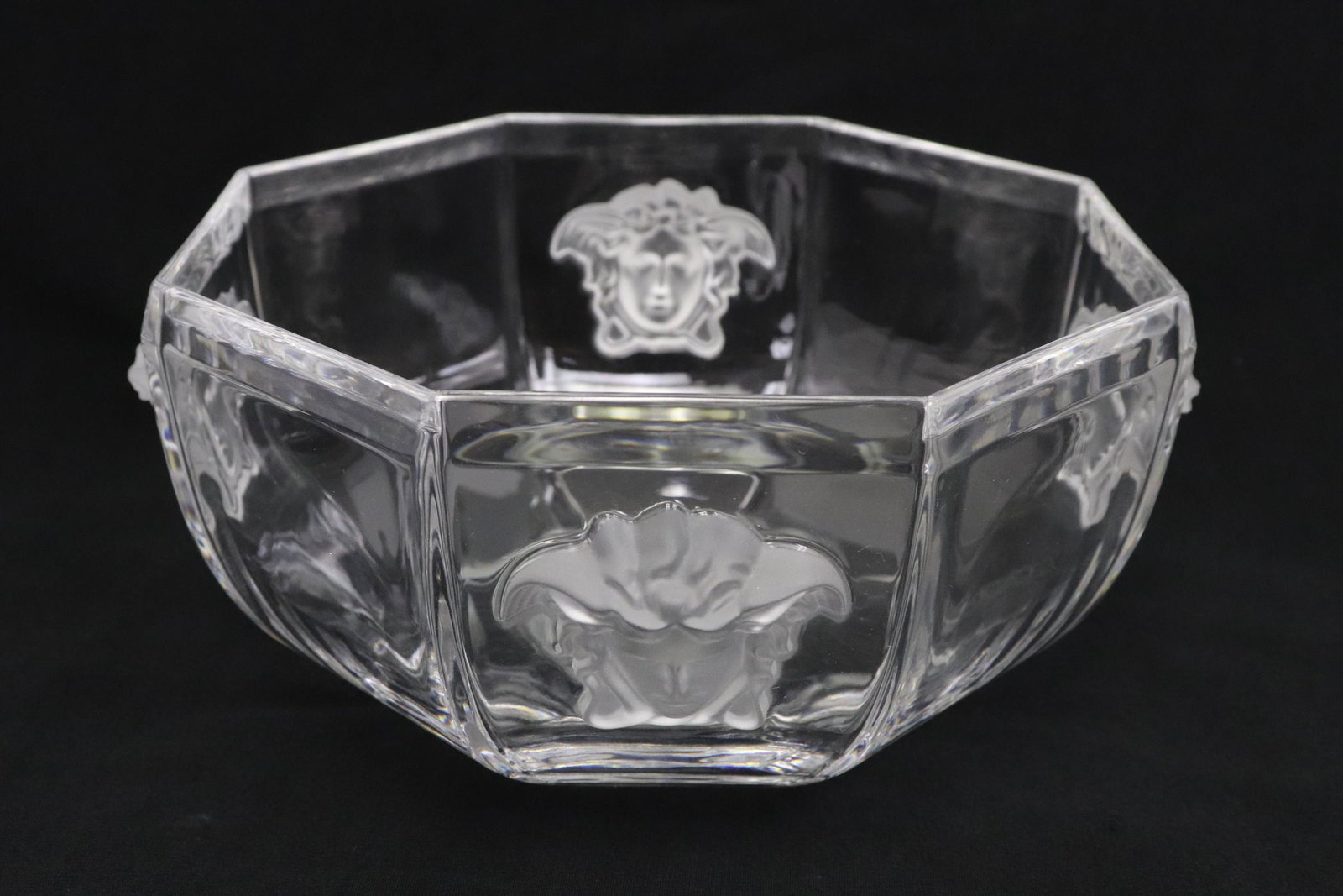 An art glass bowl by Rosenthal for Versace: An art glass bowl by Rosenthal for Versace, 3.7"Hx7.9"x7.9"