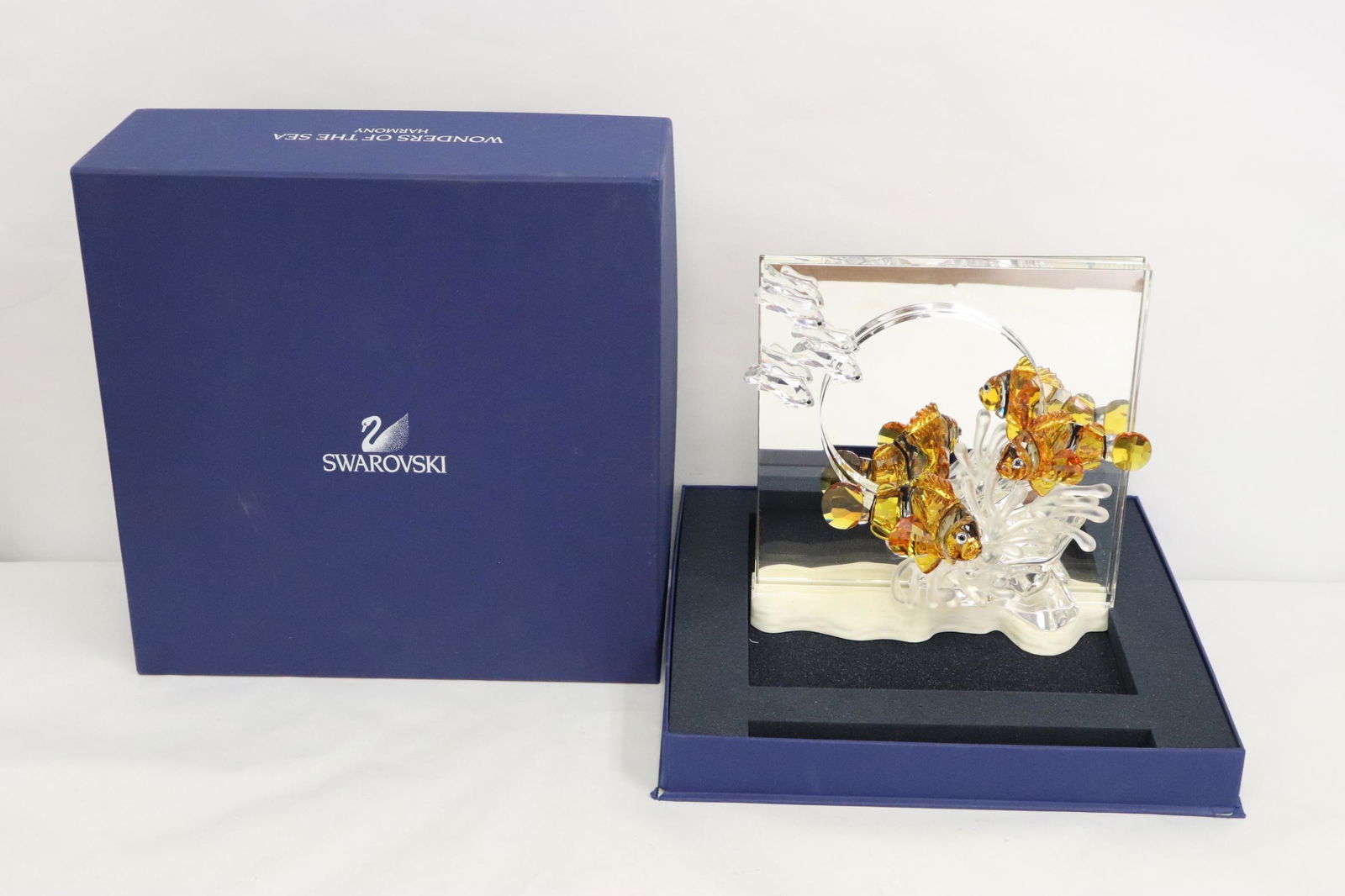Swarovski crystal sculpture in original box (1 of 12)