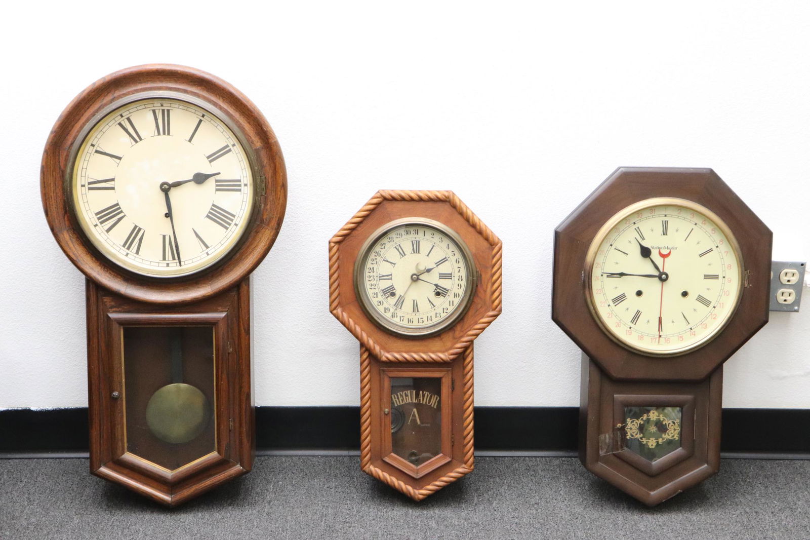 3 key wind wall clocks (1 of 10)