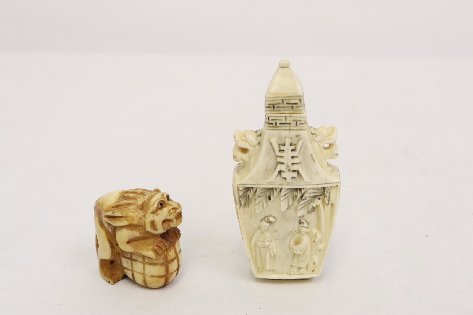 A bone carved snuff bottle, & a bone carved netsuke: A bone carved snuff bottle (3.1"H), and a bone carved netsuke (1.4"x1.5"x0.75")