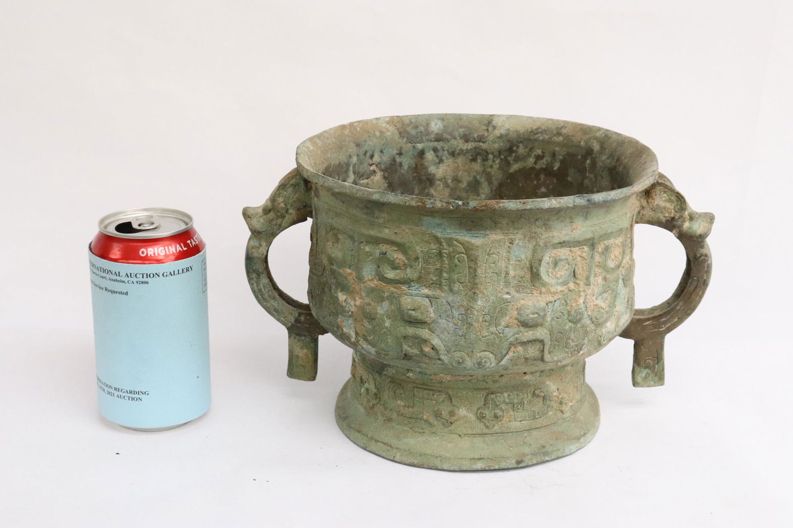 Chinese archaic style bronze handled vessel (1 of 10)