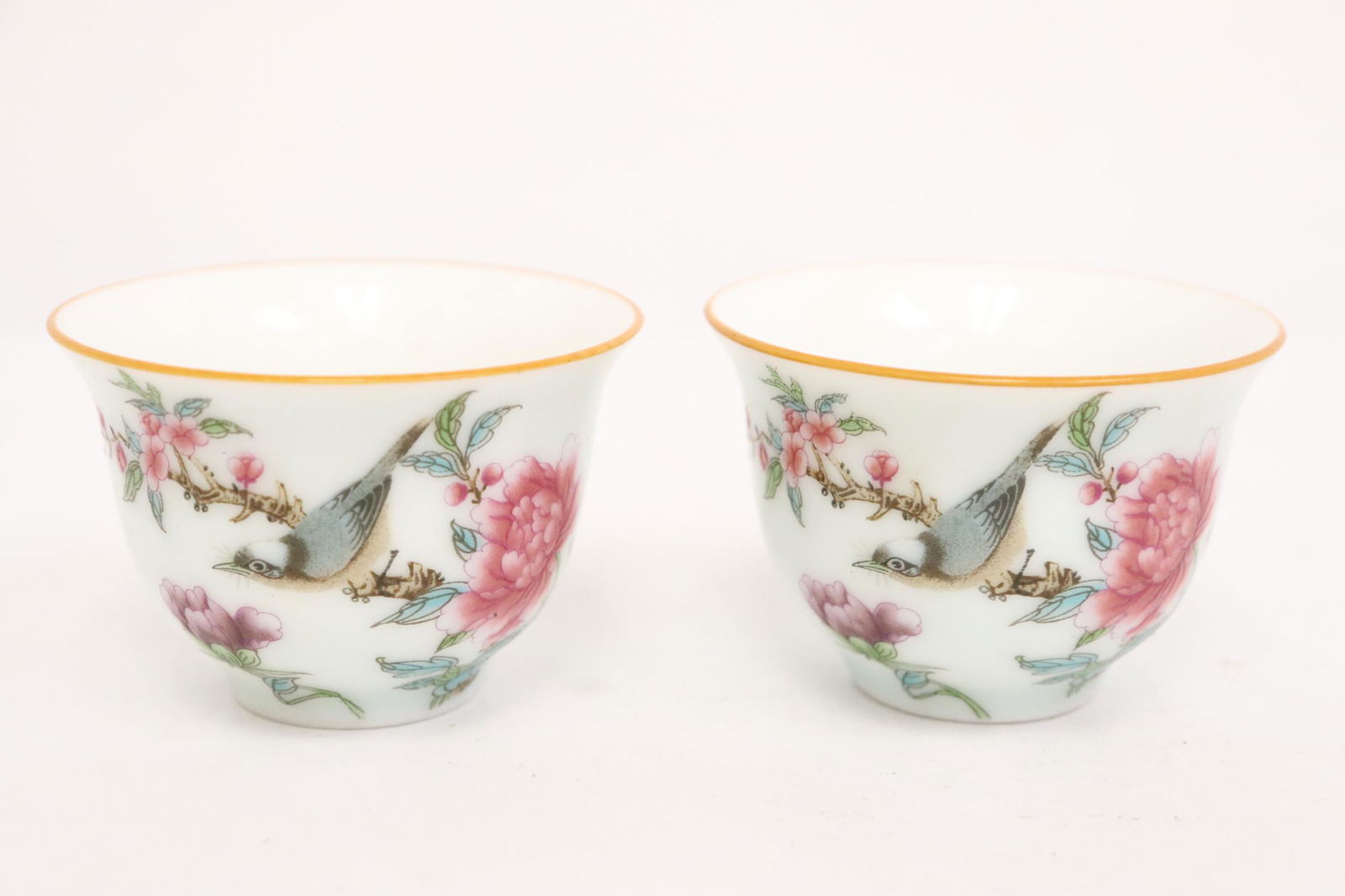 2 fine Chinese famille rose porcelain tea cups: 2 fine Chinese famille rose porcelain tea cups, 1.65"Hx2.45"dia each